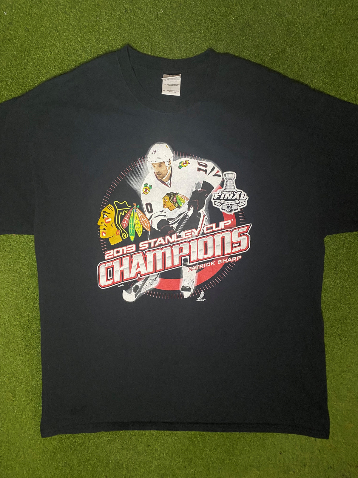 2013 Chicago Blackhawks - Stalely Cup Champions - Vintage NHL T Shirt (XL) - Gametime Vintage