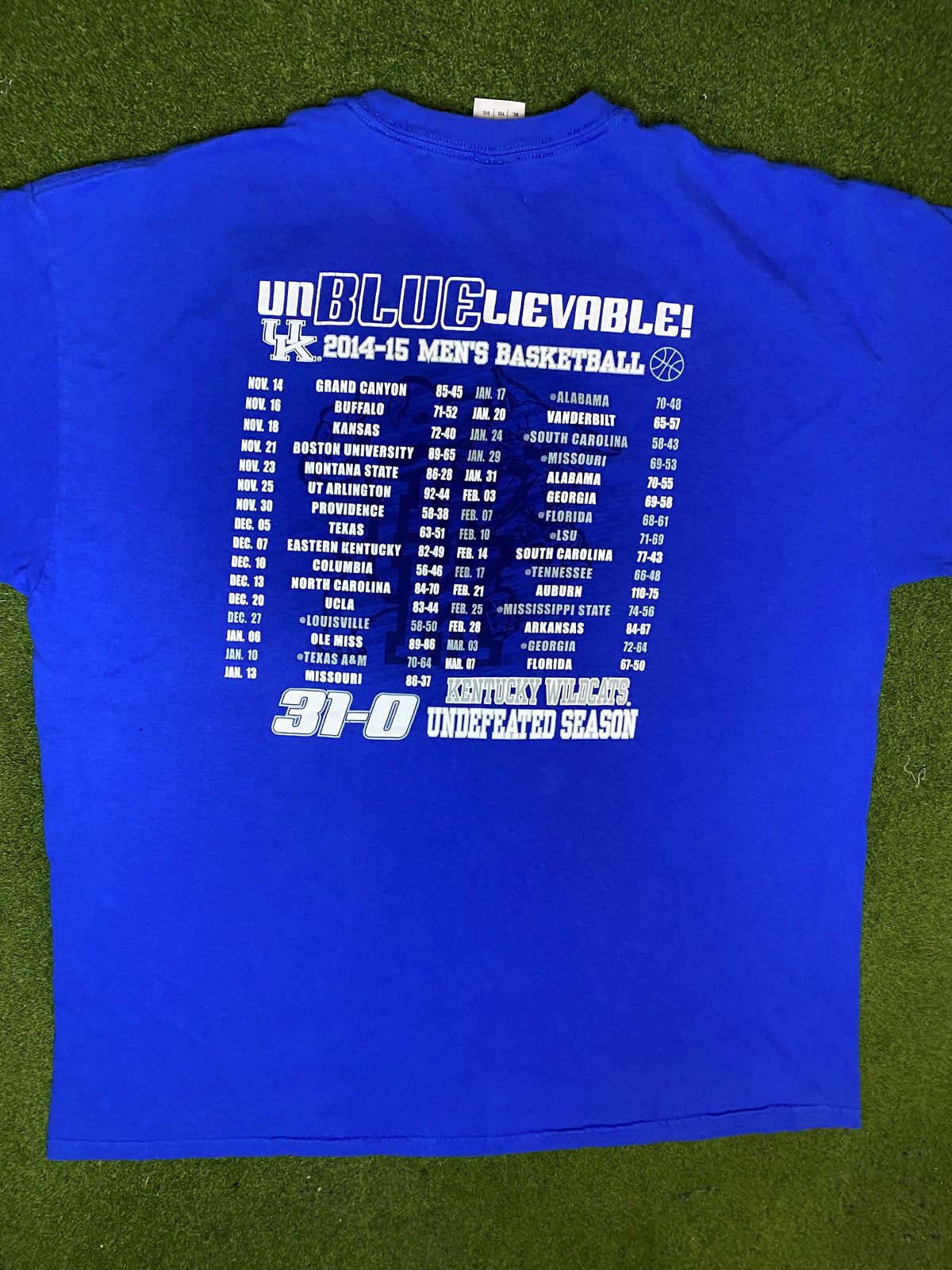2015 Kentucky Wildcats - Perfect Regular Season - Vintage College T-Shirt (XL) - Gametime Vintage
