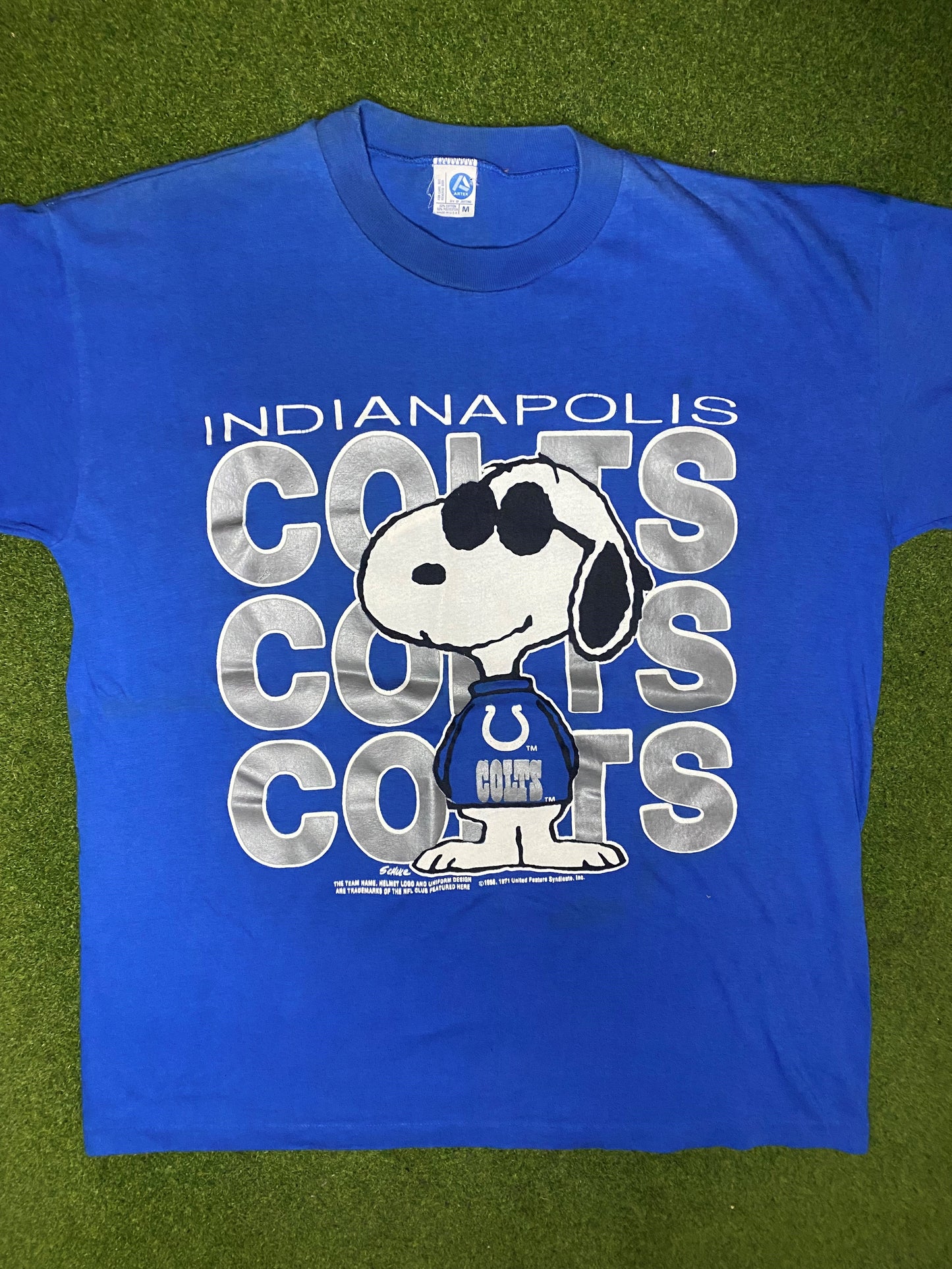 80s Indianapolis Colts - Snoopy Crossover - Vintage NFL T-Shirt (Medium) - Gametime Vintage