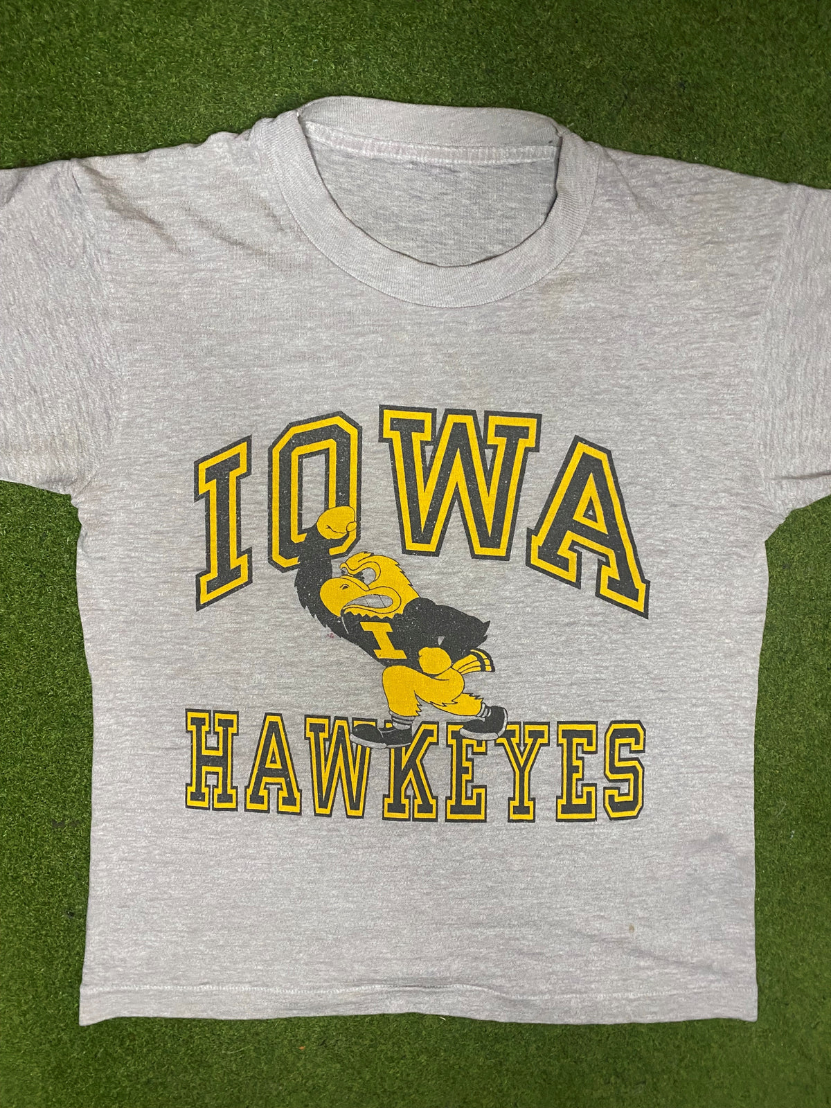 80s Iowa Hawkeyes - Vintage College T-Shirt (Small) - Gametime Vintage