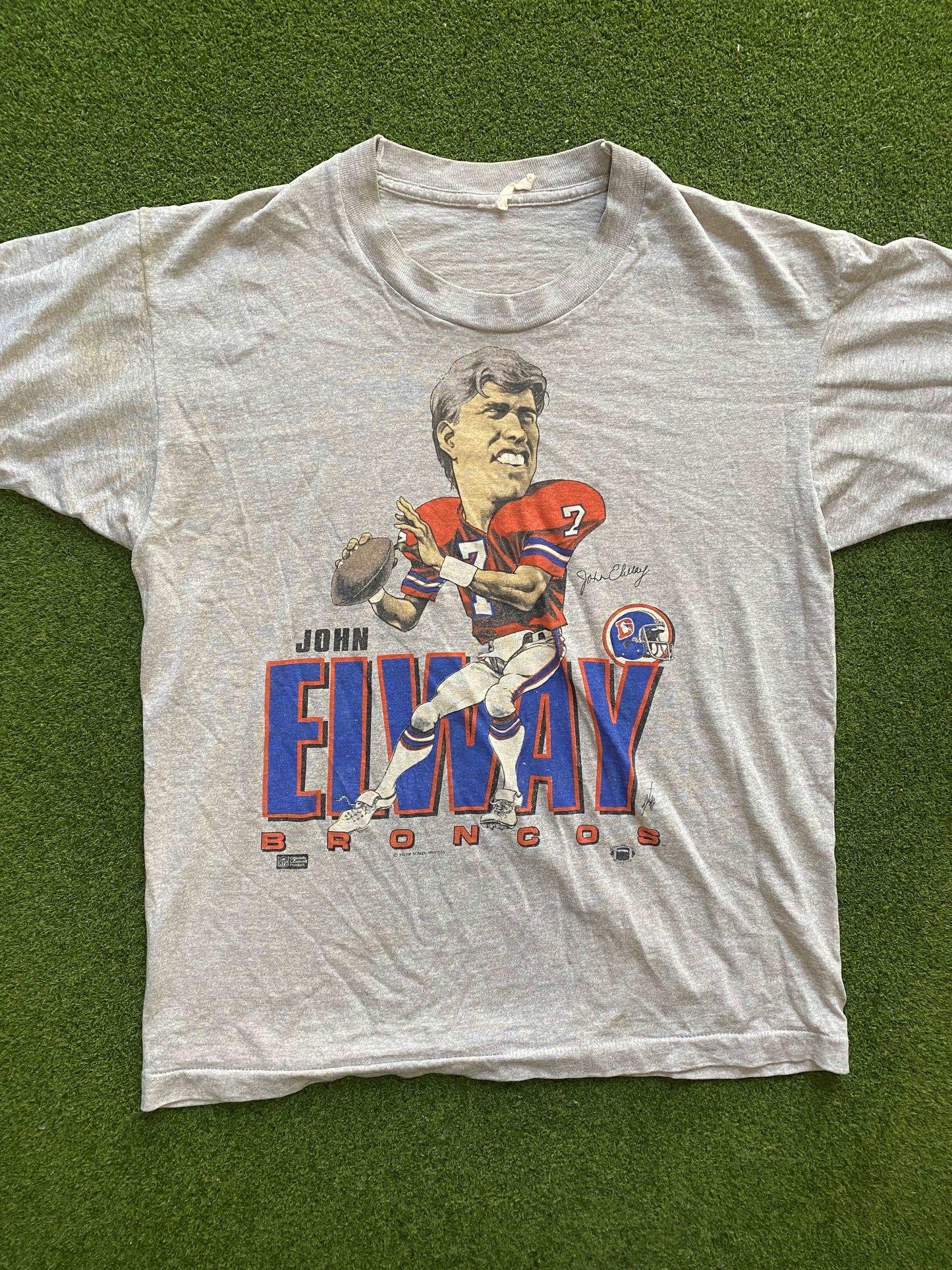 80s Denver Broncos - John Elway - Vintage NFL Player Tee Shirt (Large) - Gametime Vintage