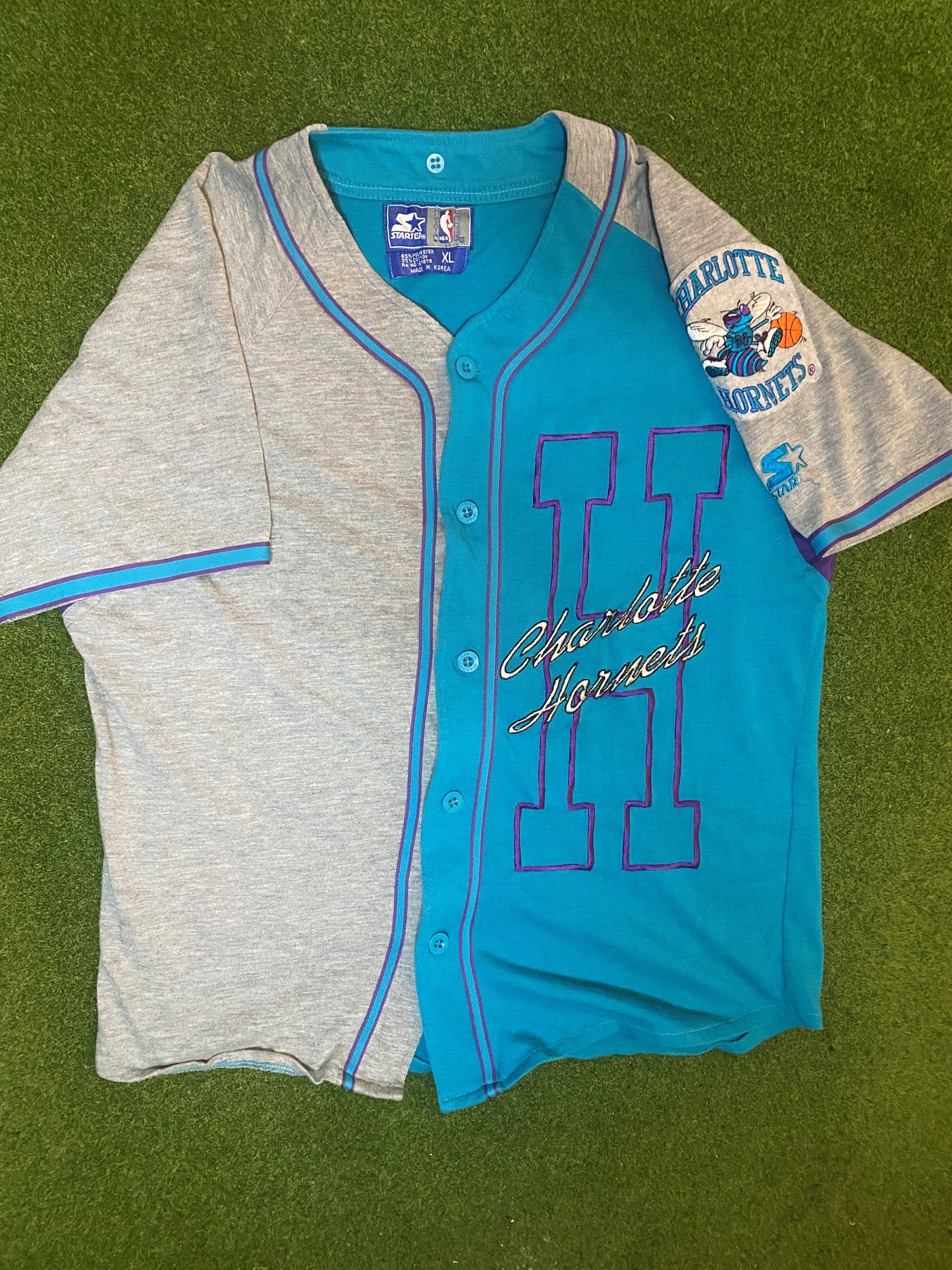 90s Charlotte Hornets - Vintage NBA Shirt (Youth XL) - Gametime Vintage