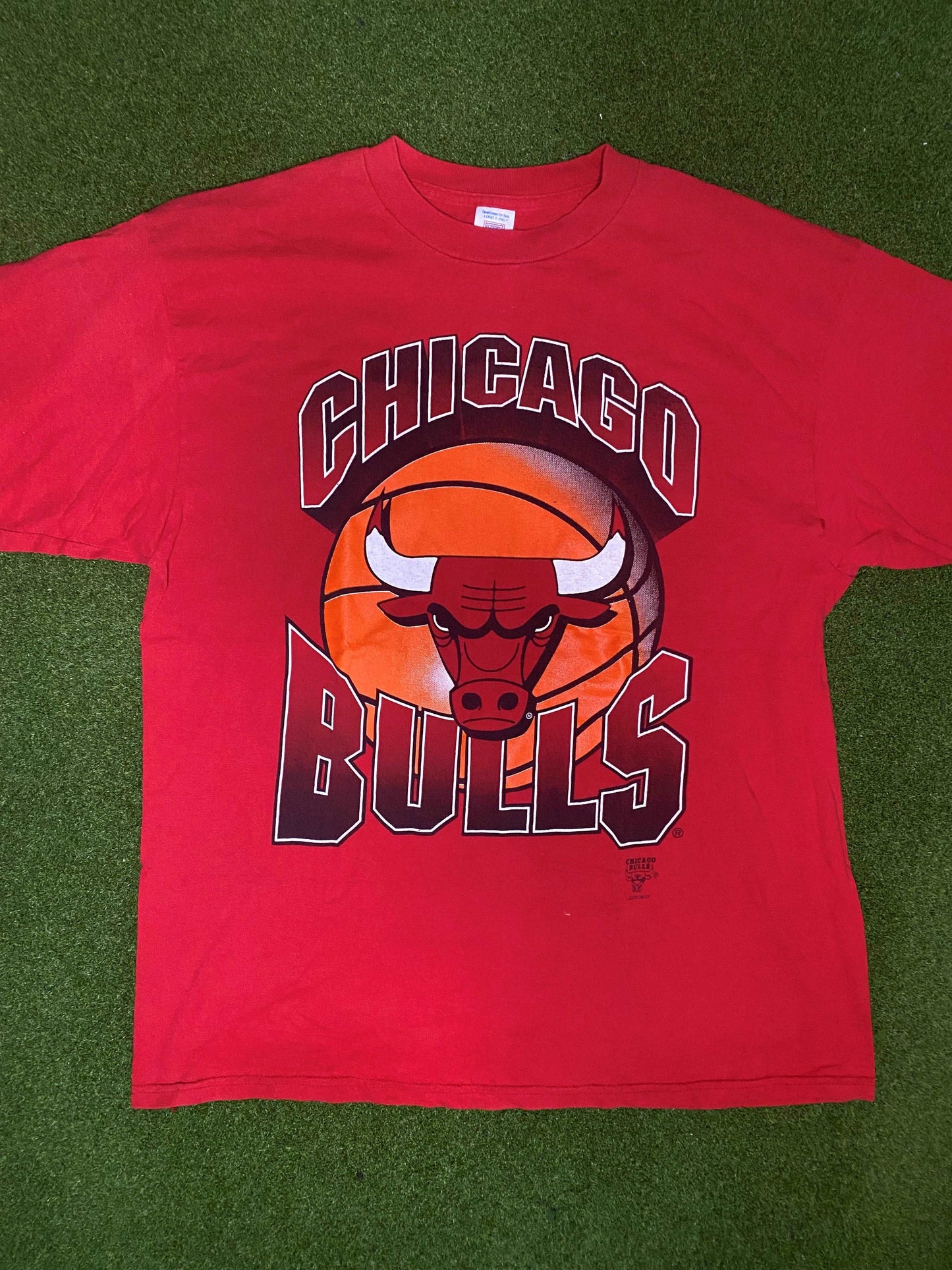 90s Chicago Bulls - Big Logo - Vintage NBA Tee Shirt (XL) - Gametime Vintage