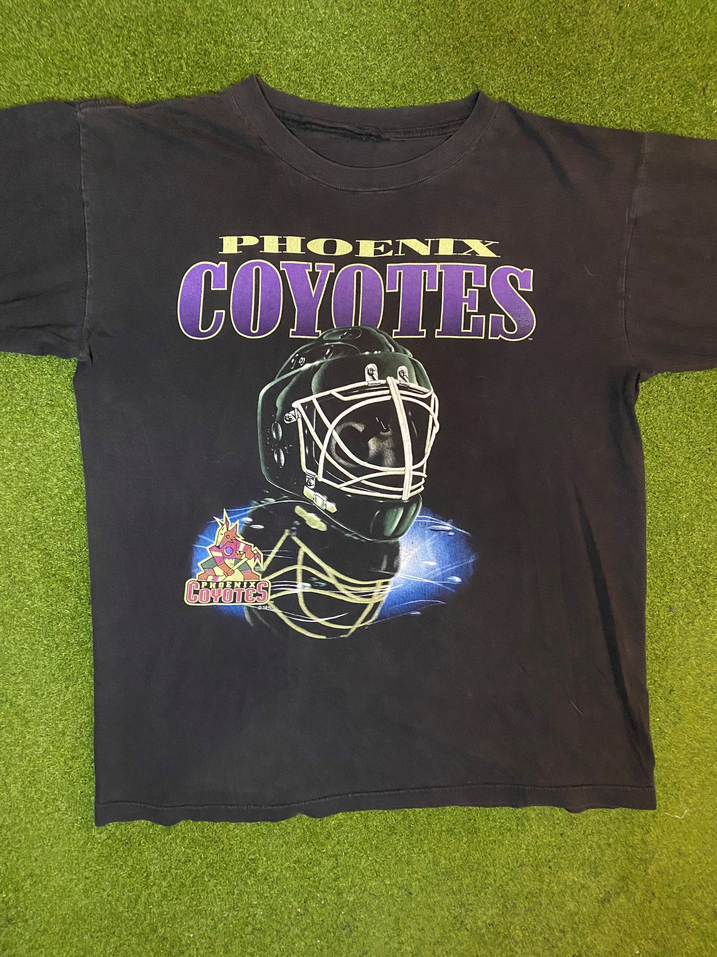 90s Phoenix Coyotes - Goalie Mask - Vintage NHL T-Shirt (Large) - Gametime Vintage