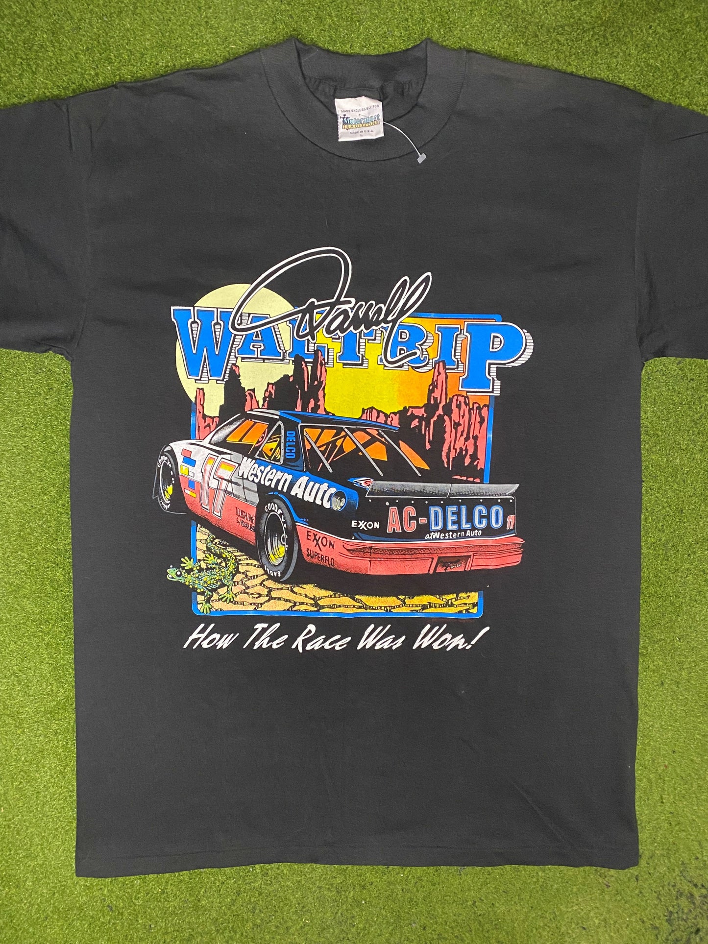 90s Darrell Waltrip - How the Race was Won - Vintage NASCAR T Shirt (Large) - Gametime Vintage