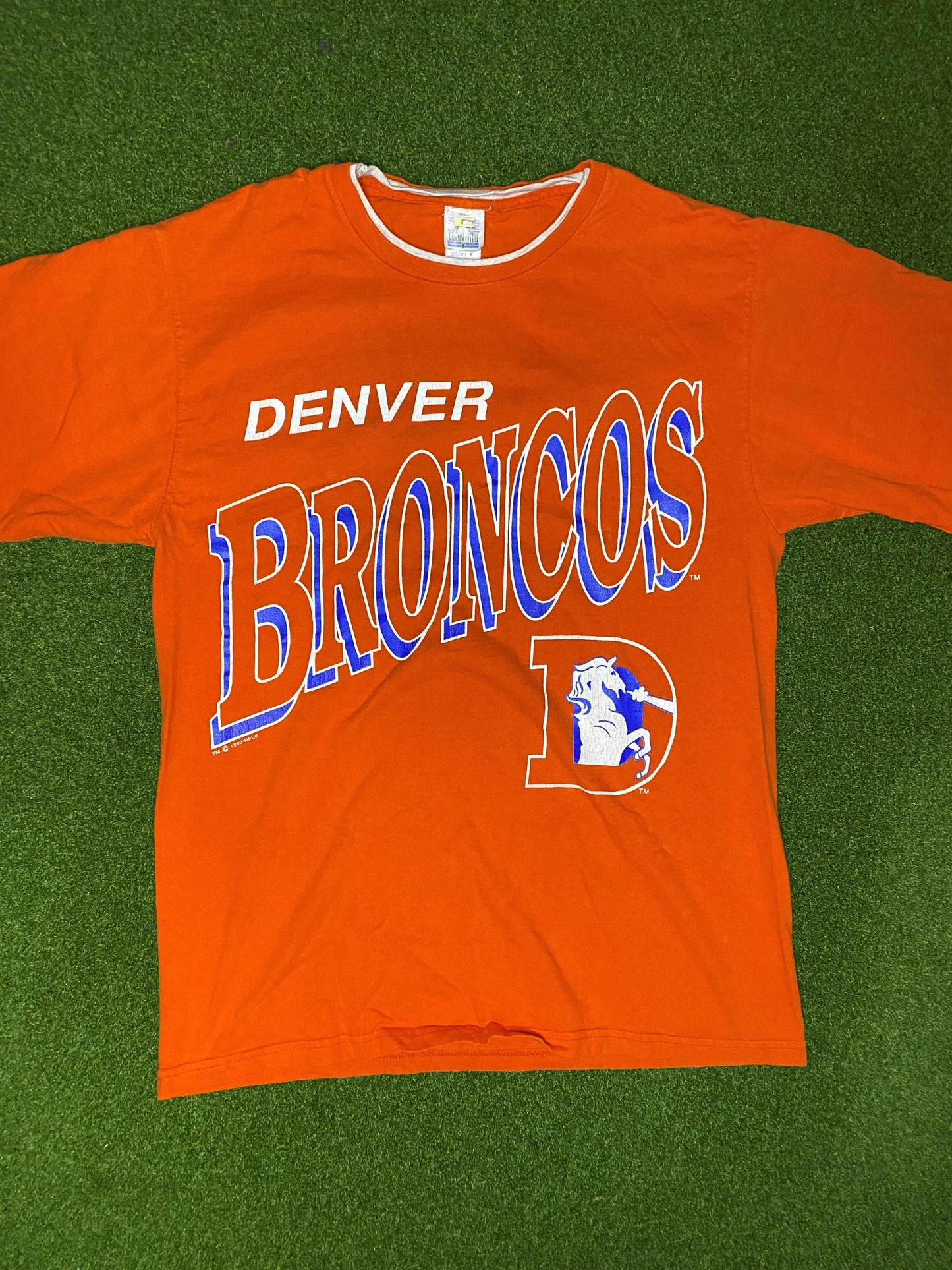 90s Denver Broncos - Vintage NFL Tee Shirt (Medium) - Gametime Vintage