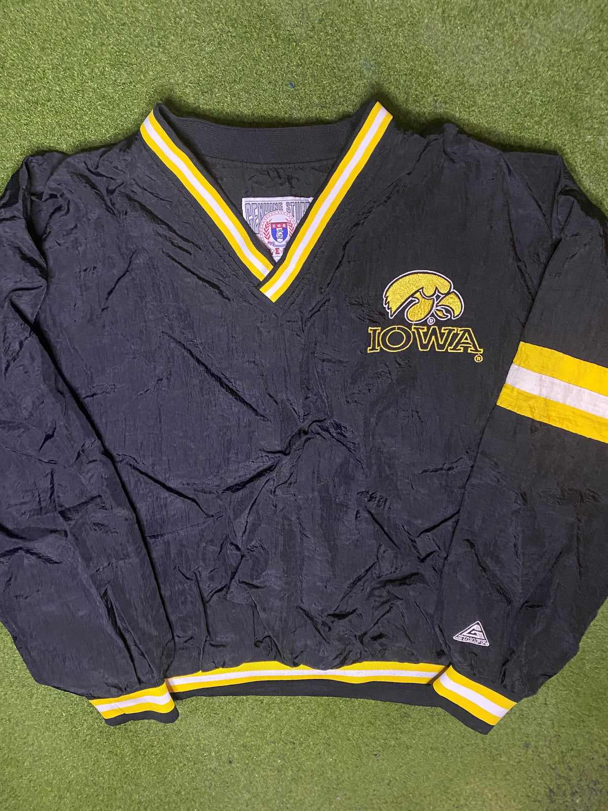 90s Iowa Hawkeyes - Vintage College Pullover (Large) - Gametime Vintage
