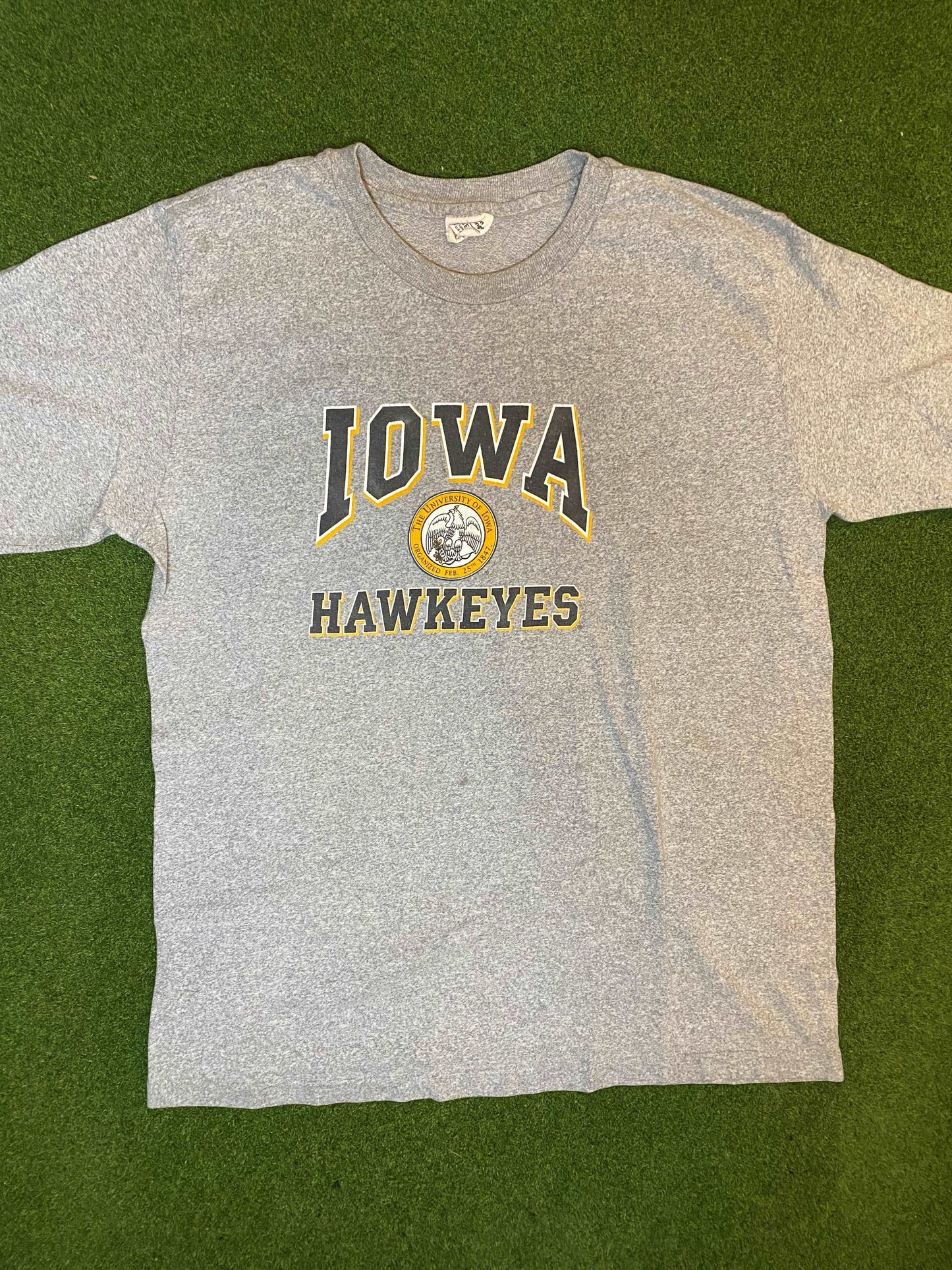 90s Iowa Hawkeyes - Vintage College Tee Shirt (Large) - Gametime Vintage