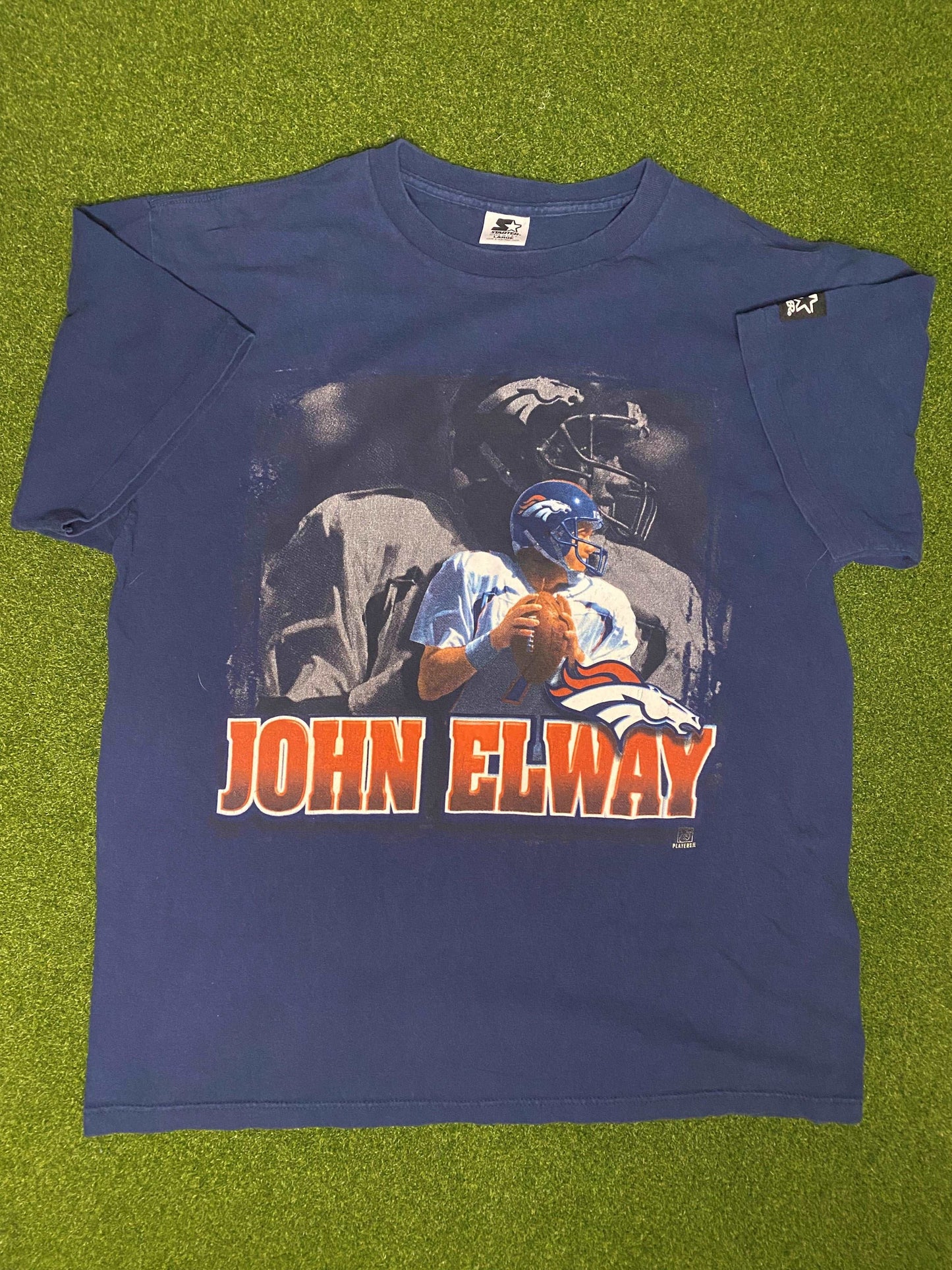 90s Denver Broncos - John Elway - Vintage NFL Player Tee Shirt (Large) - Gametime Vintage