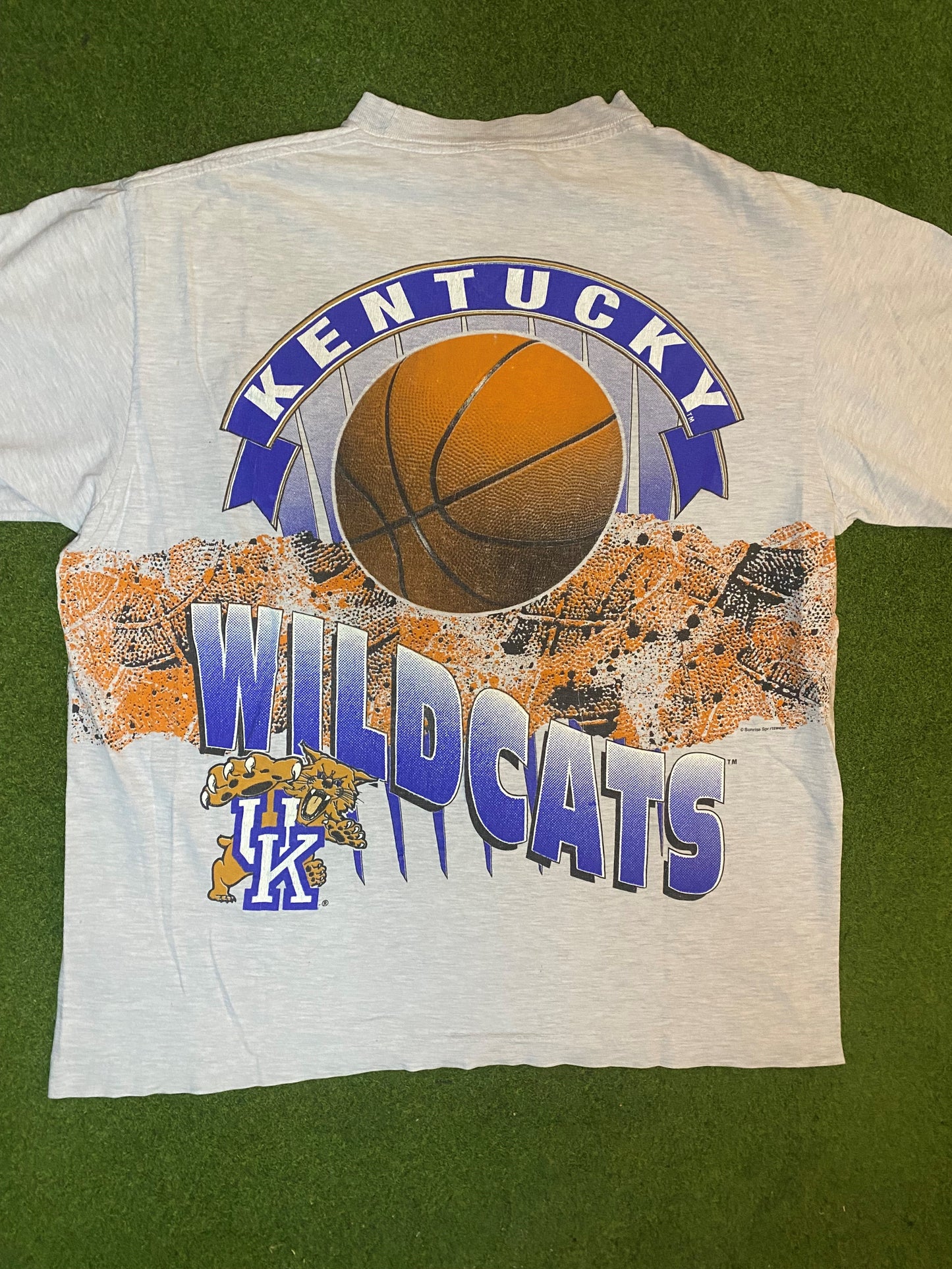 90s Kentucky Wildcats - Print All Over - Vintage College Basketball T-Shirt (XL) - Gametime Vintage