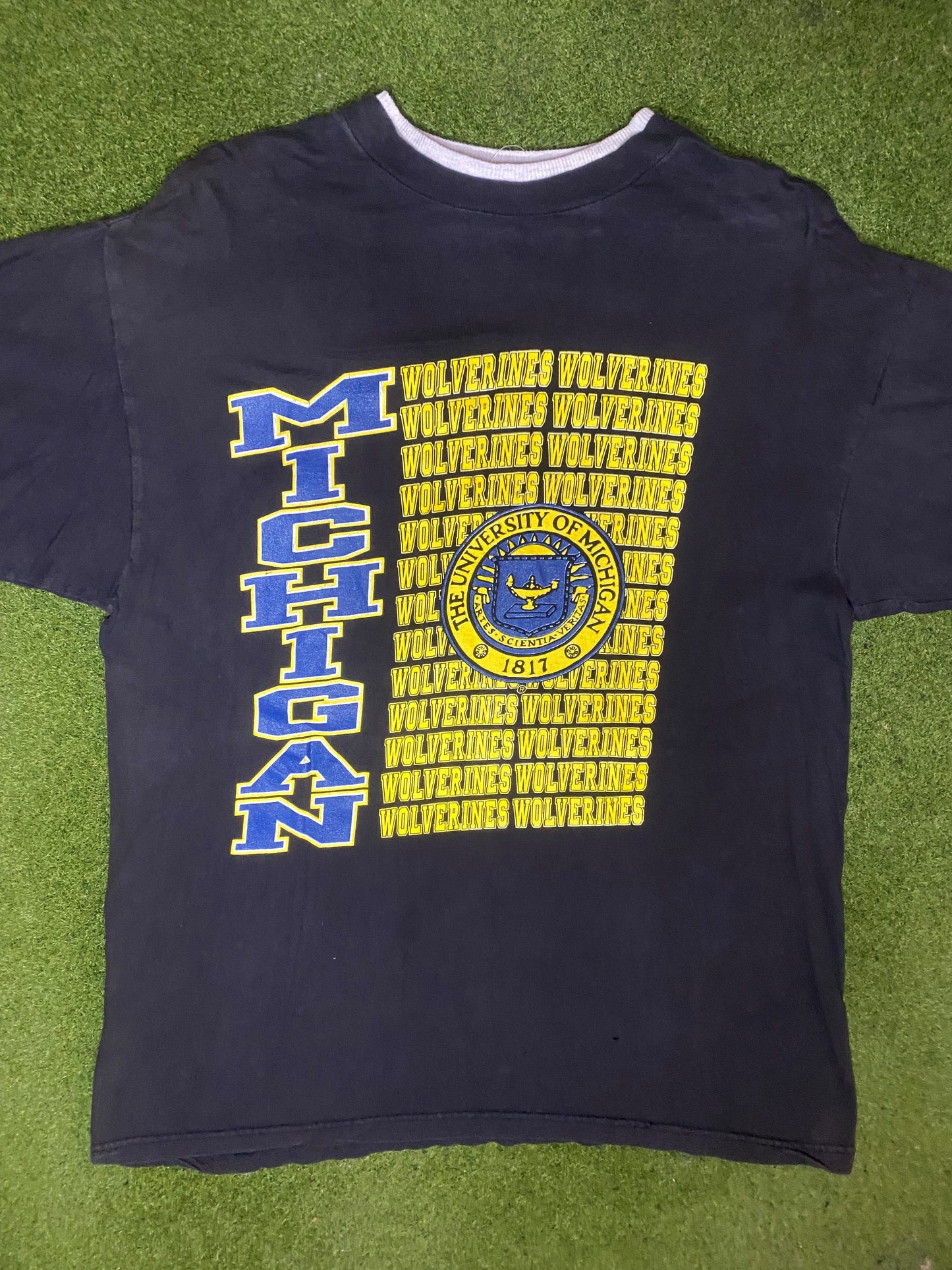 90s Michigan Wolverines - Vintage College T-Shirt (Medium) - Gametime Vintage