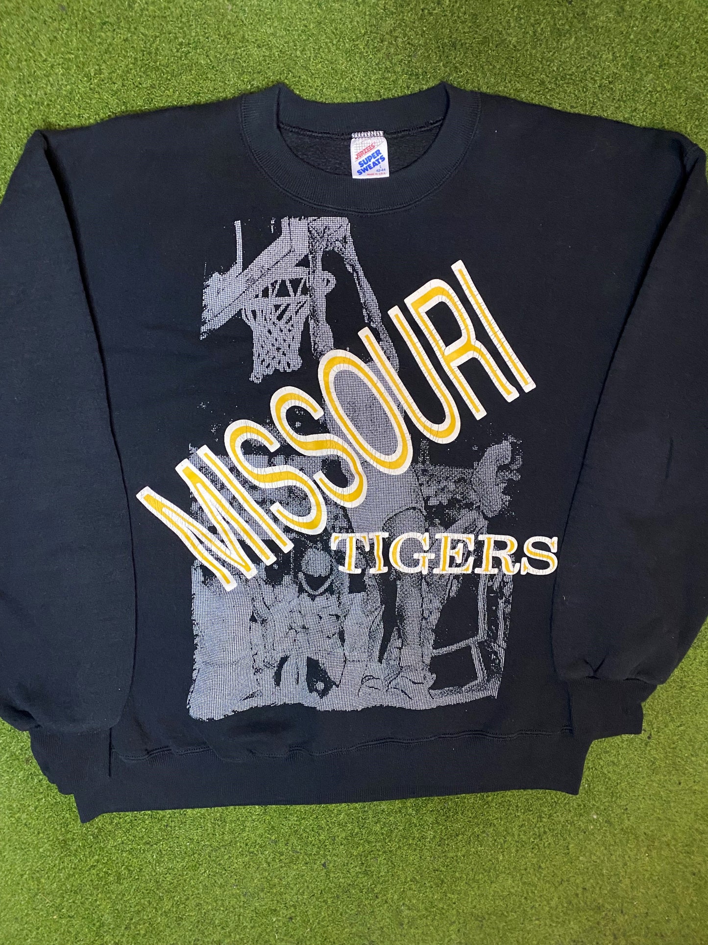 90s Missouri Tigers - Vintage College Basketball Sweatshirt (Large) - Gametime Vintage