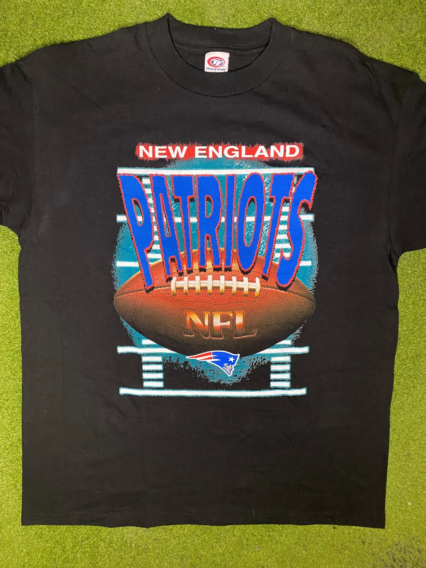 90s New England Patriots - Vintage NFL T Shirt (Large) - Gametime Vintage