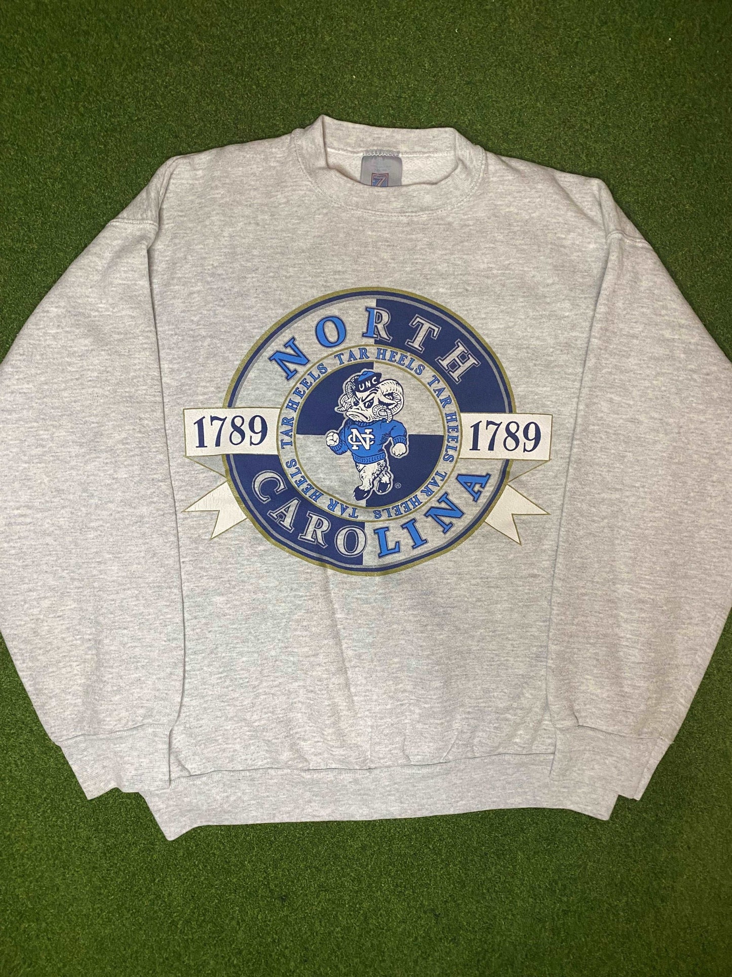 90s North Carolina Tar Heels - Vintage College Crewneck (Large) - Gametime Vintage