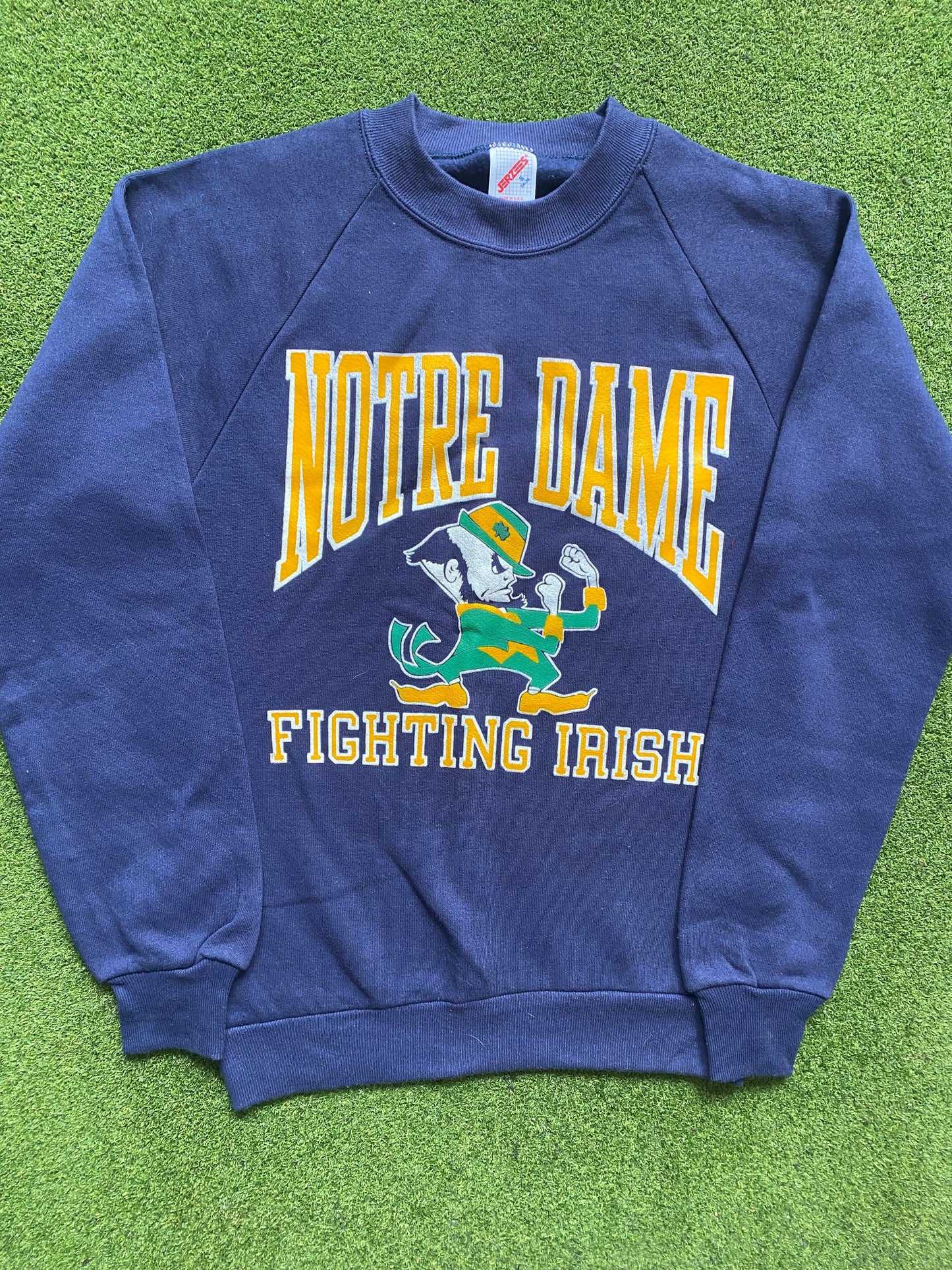90s Notre Dame Fighting Irish - Vintage College Crewneck Sweatshirt (Small) - Gametime Vintage