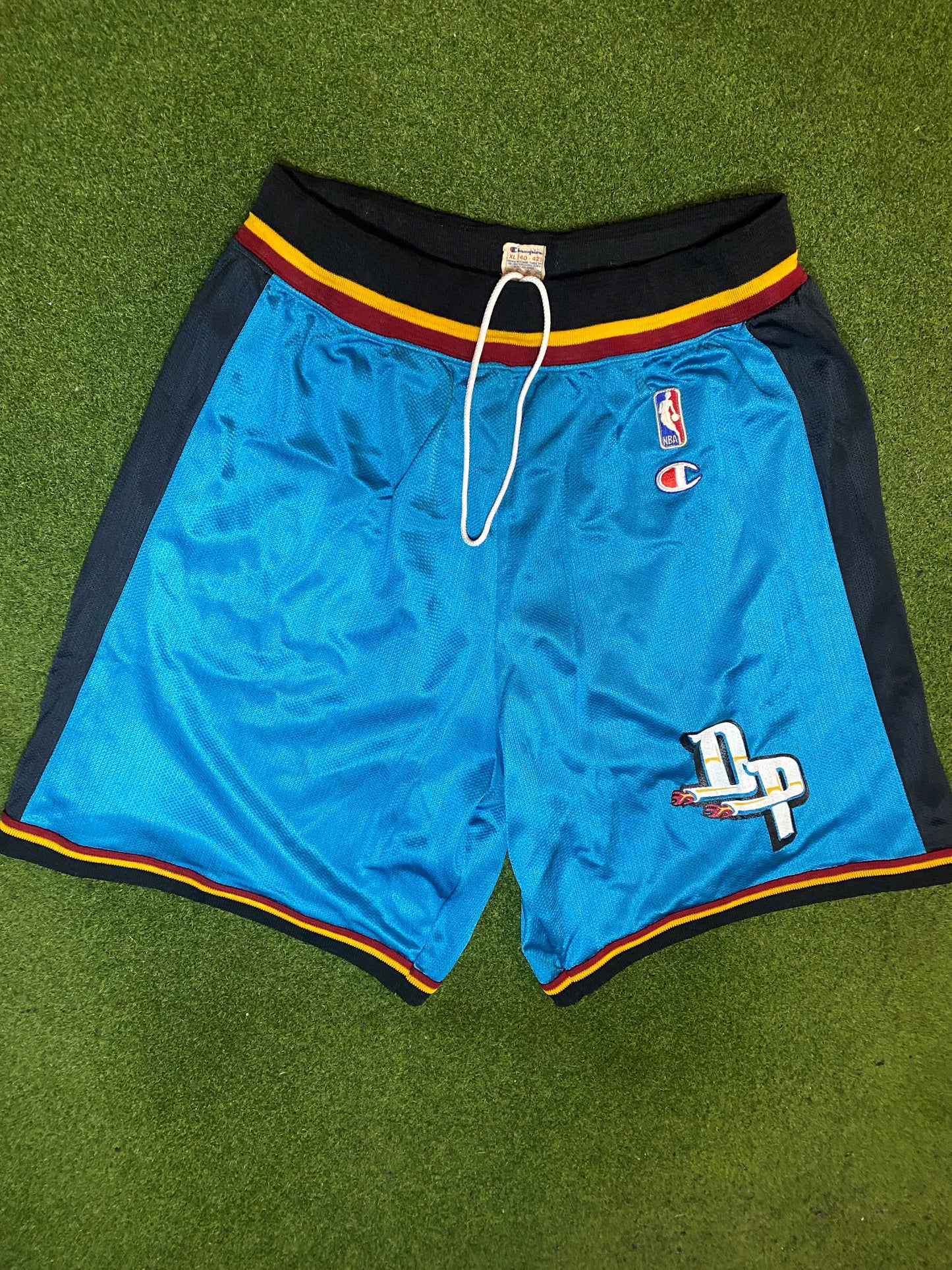 90s Detroit Pistons - Vintage NBA Shorts (XL) - Gametime Vintage