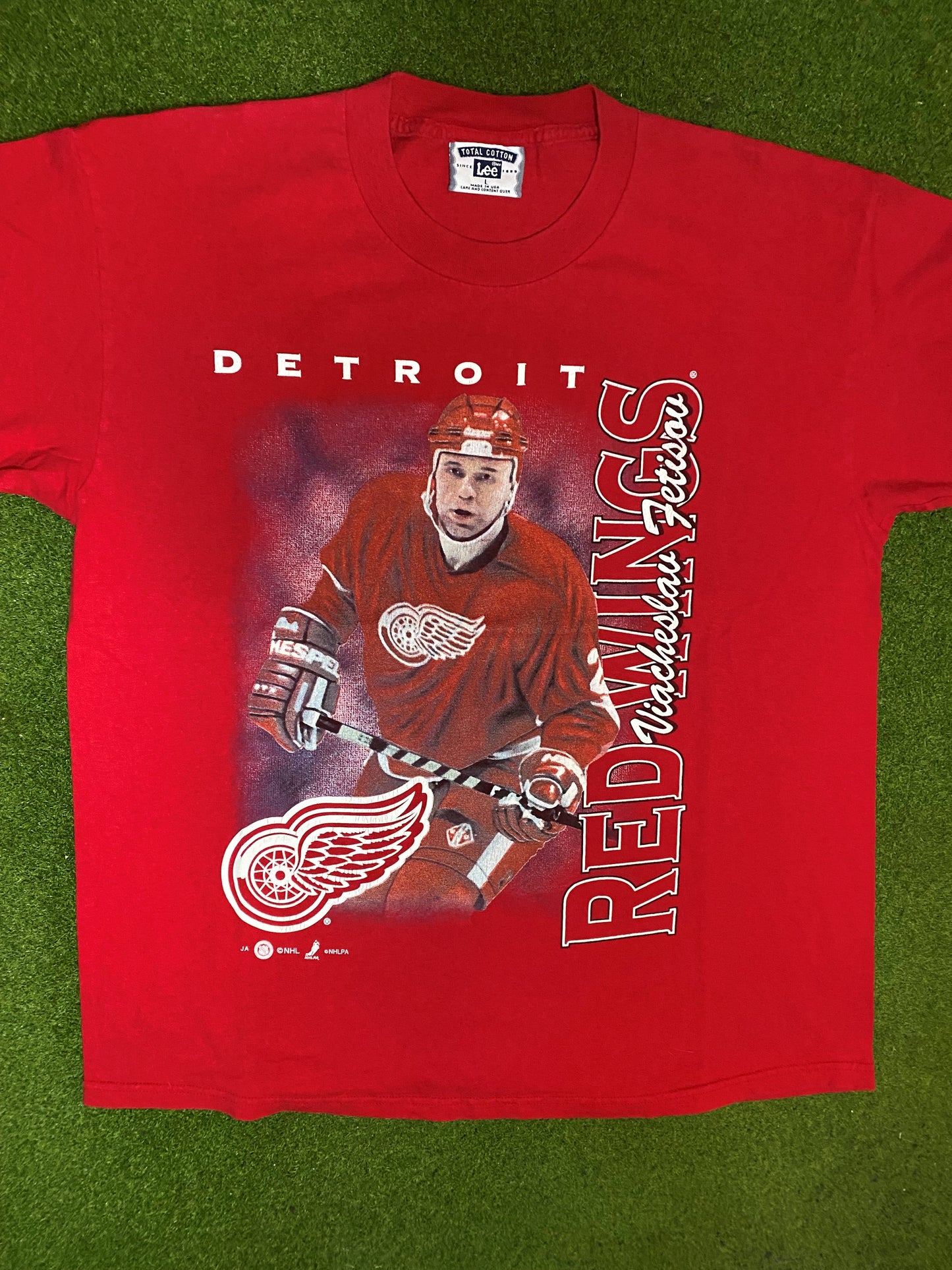90s Detroit Red Wings - Viacheslav Fetisov - Vintage NHL Player T-Shirt (Large) - Gametime Vintage