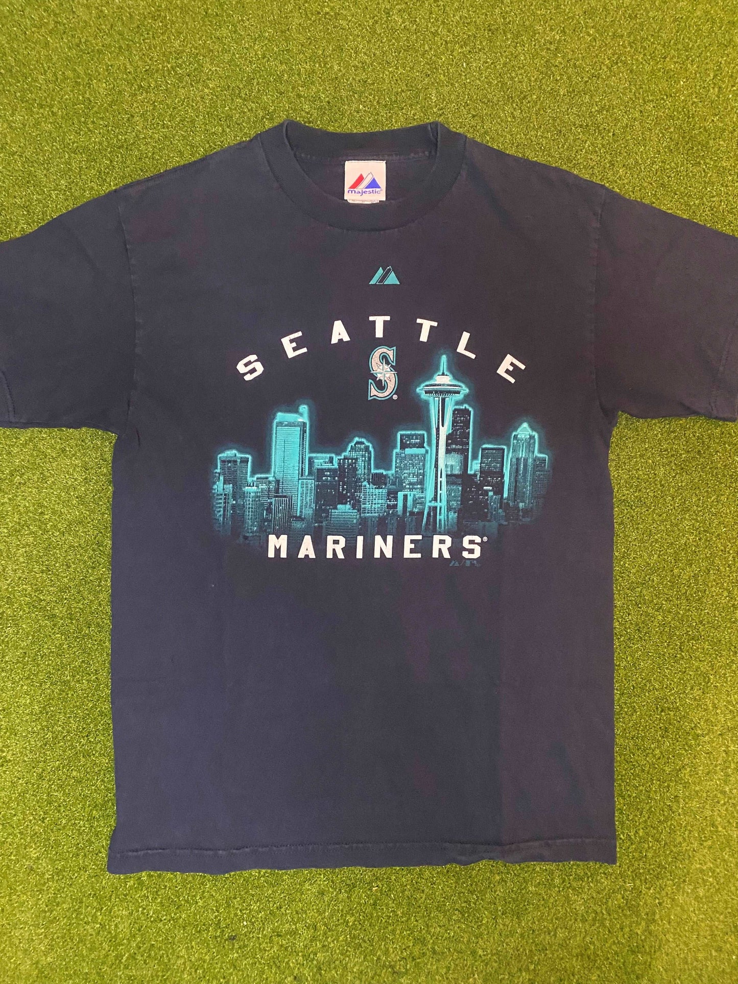 90s Seattle Mariners - Skyline - Vintage MLB Tee Shirt (Medium) - Gametime Vintage