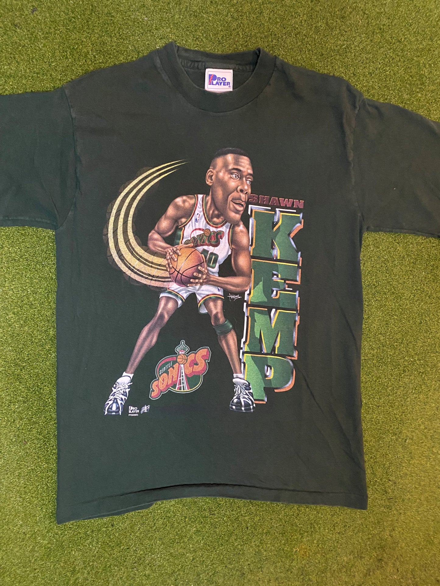 90s Seattle Super Sonics - Shawn Kemp - Vintage NBA Player T-Shirt (Youth XL) - Gametime Vintage