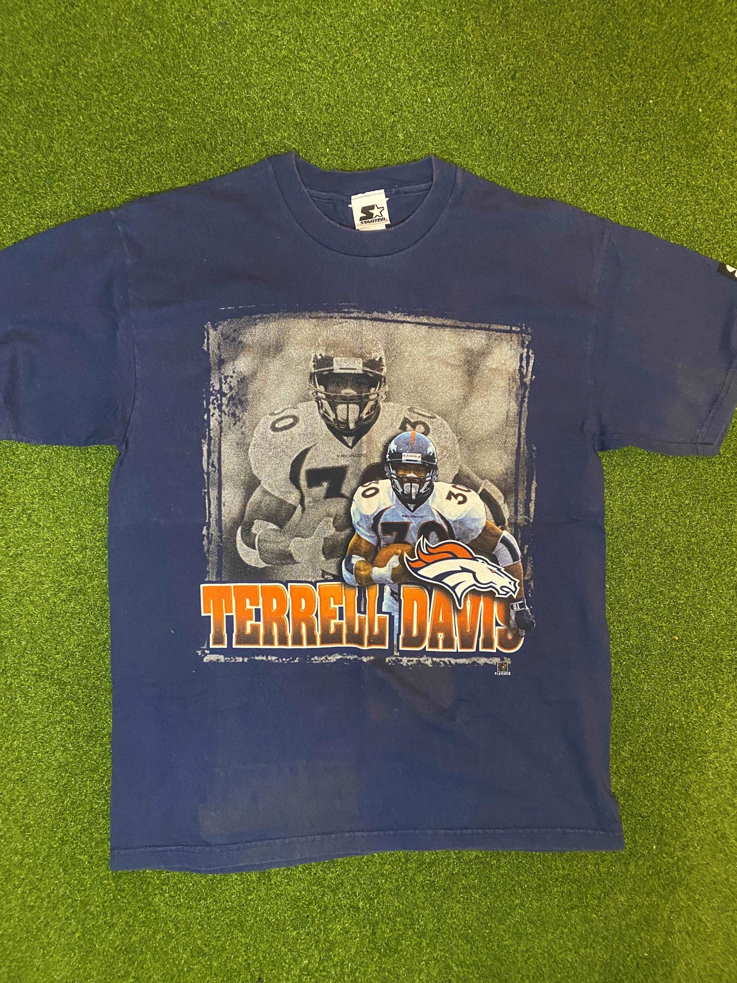90s Denver Broncos - Terrell Davis - Vintage NFL Player Tee Shirt (Youth Large) - Gametime Vintage