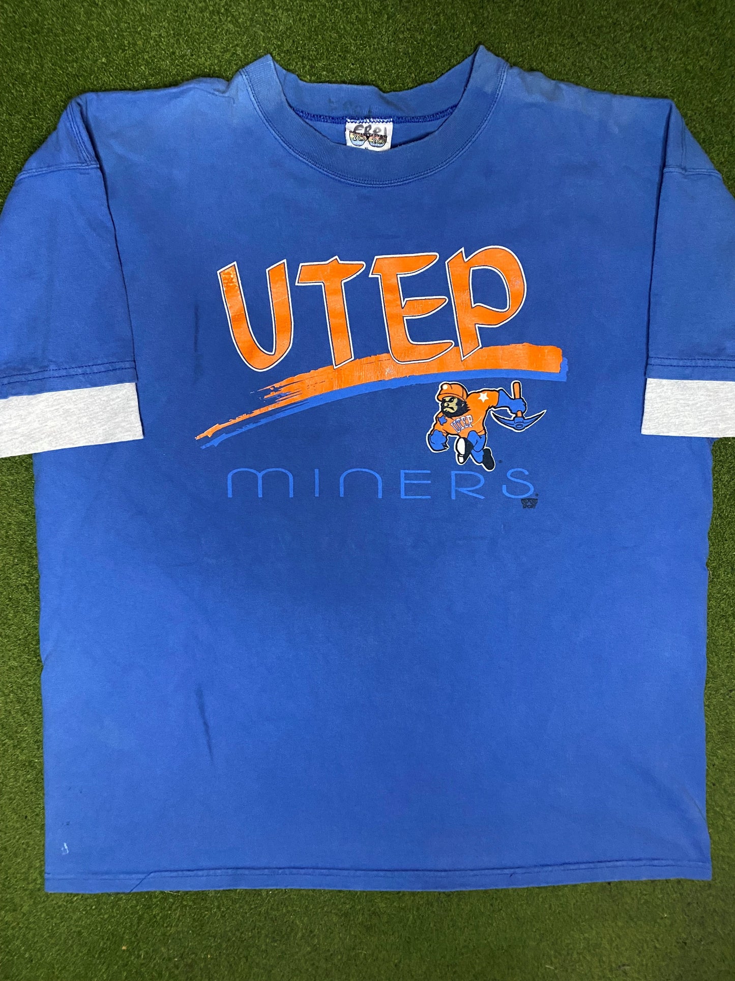 90s UTEP Miners - Vintage College T-Shirt (XL) - Gametime Vintage