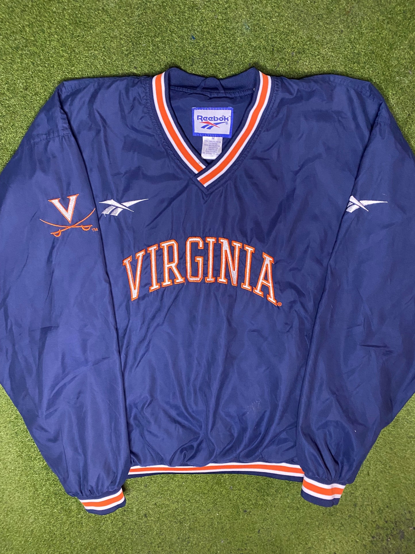Cavaliers de Virginia de los 90 - Suéter Universitario Clásico (Mediano)