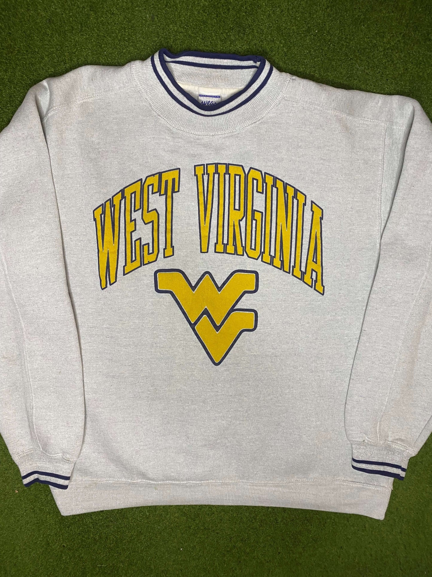 90s West Virginia Mountaineers - Vintage College Sweatshirt (Large) - Gametime Vintage