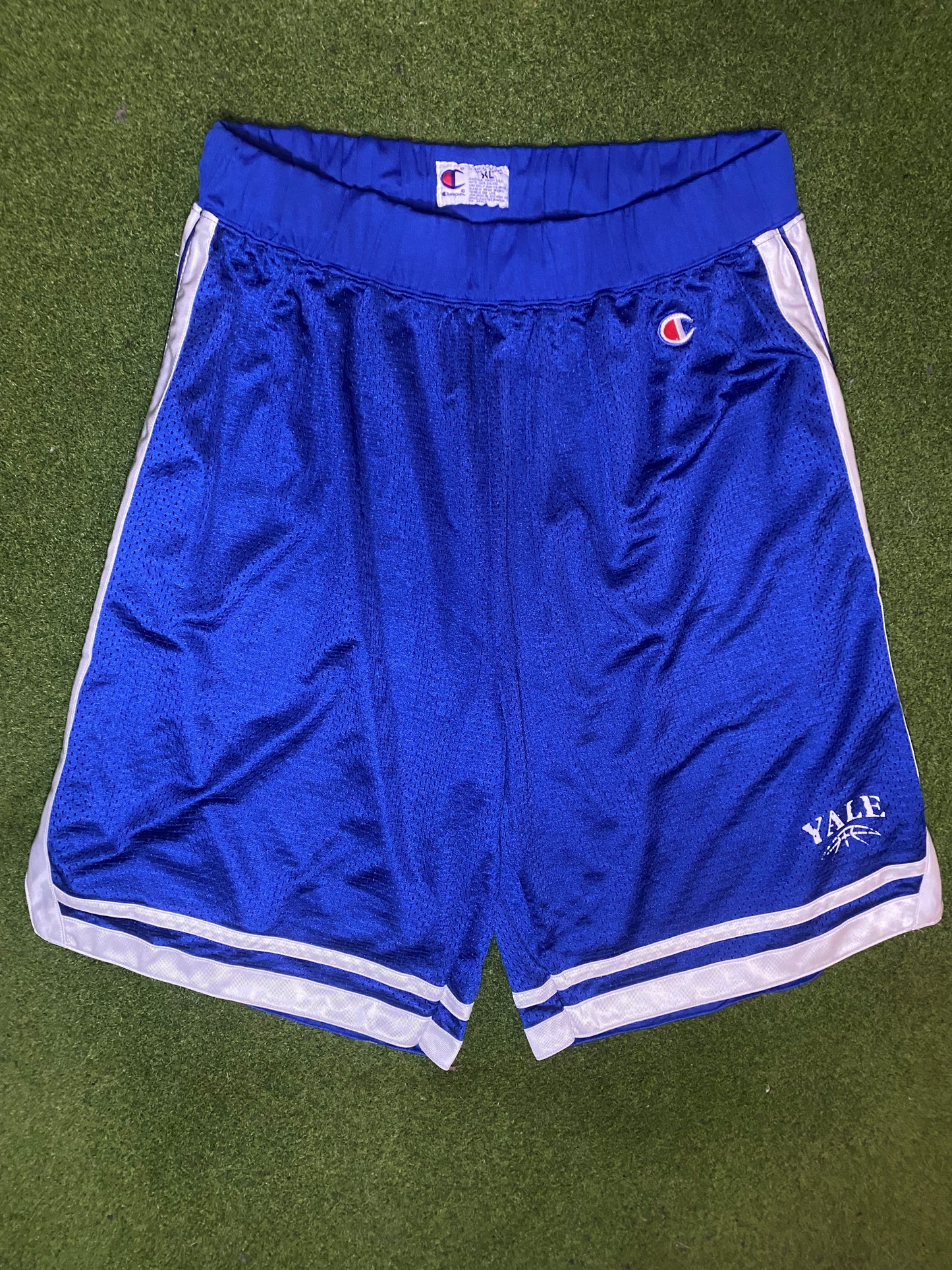 90s Yale Bulldogs - Vintage Ivy League Shorts (XL) - Gametime Vintage
