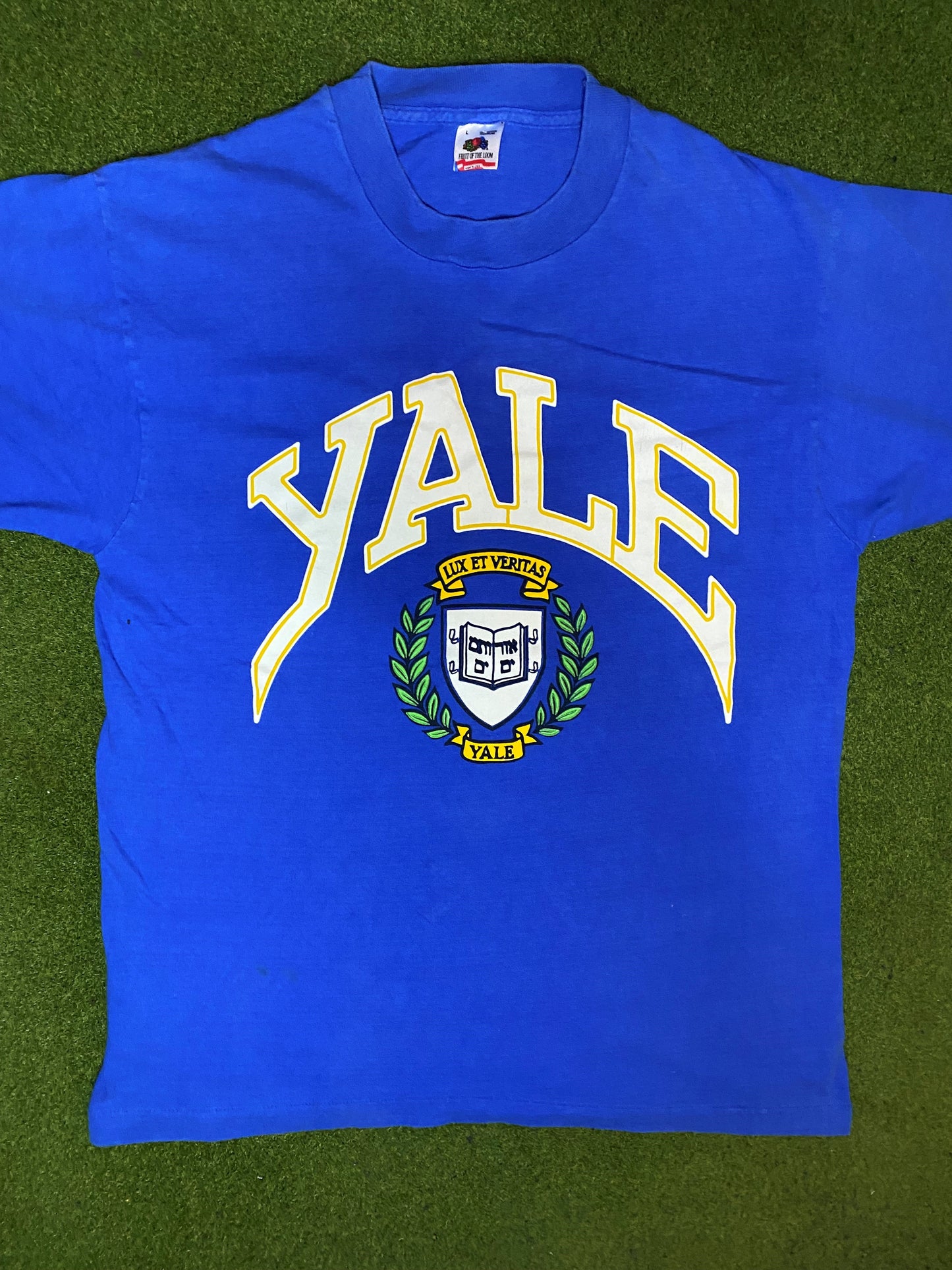 90s Yale Bulldogs - Vintage Ivy League T-Shirt (Large) - Gametime Vintage