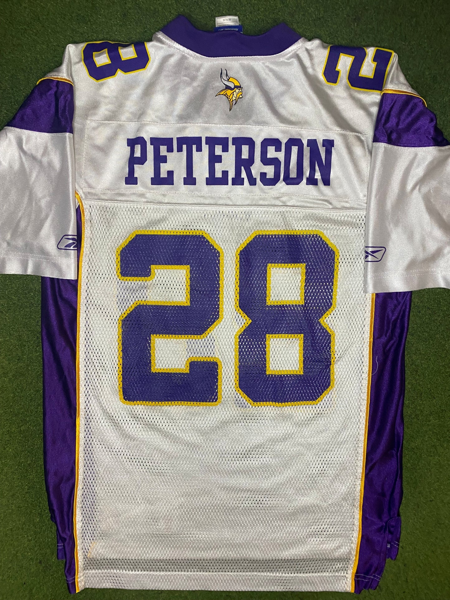 00s Minnesota Vikings - Adrian Peterson #28 - Reebok - Vintage NFL Jersey (Medium) - Gametime Vintage
