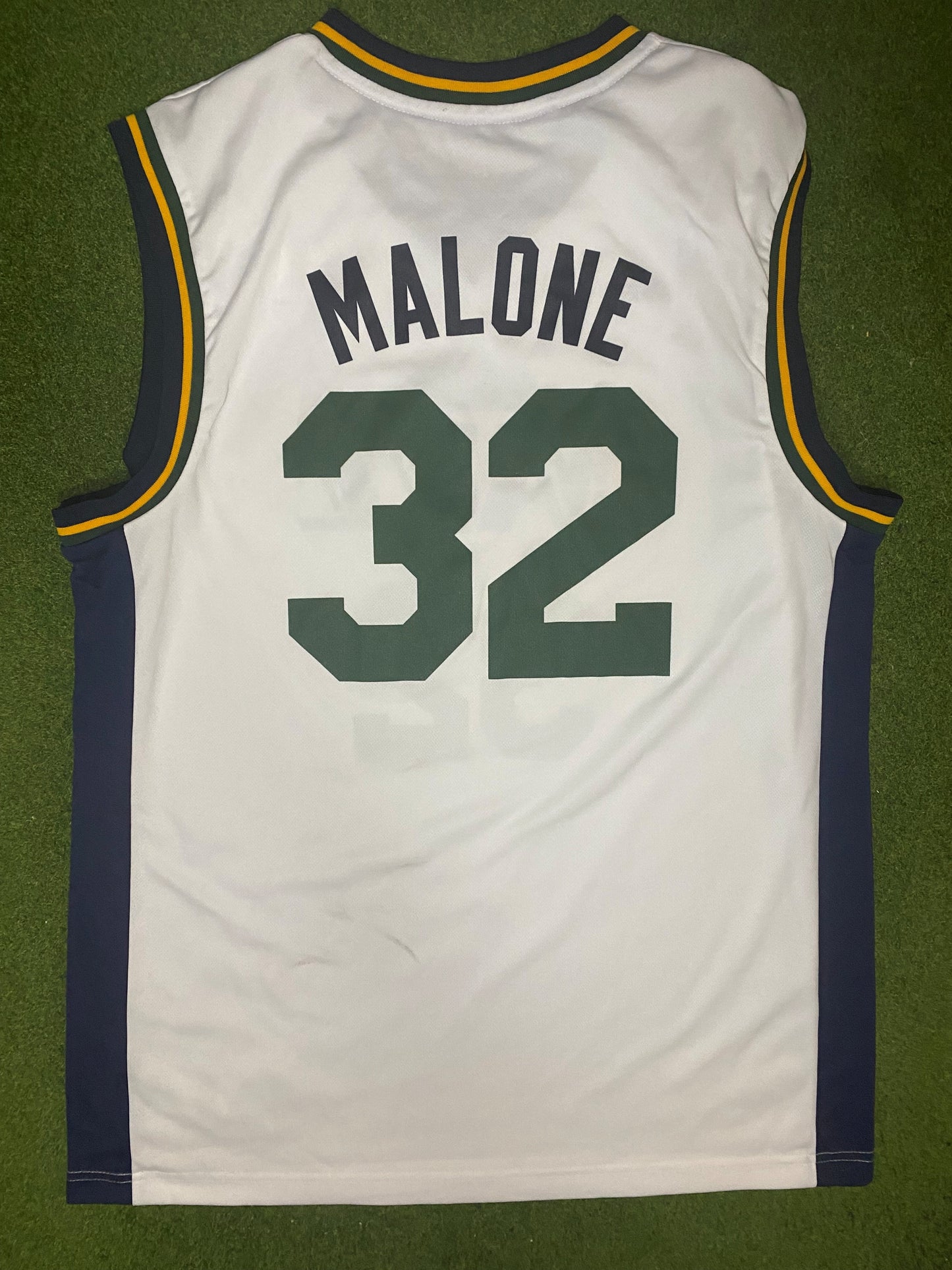 00s Utah Jazz - Karl Malone #32 - Adidas - Vintage NBA Jersey (Medium) - Gametime Vintage