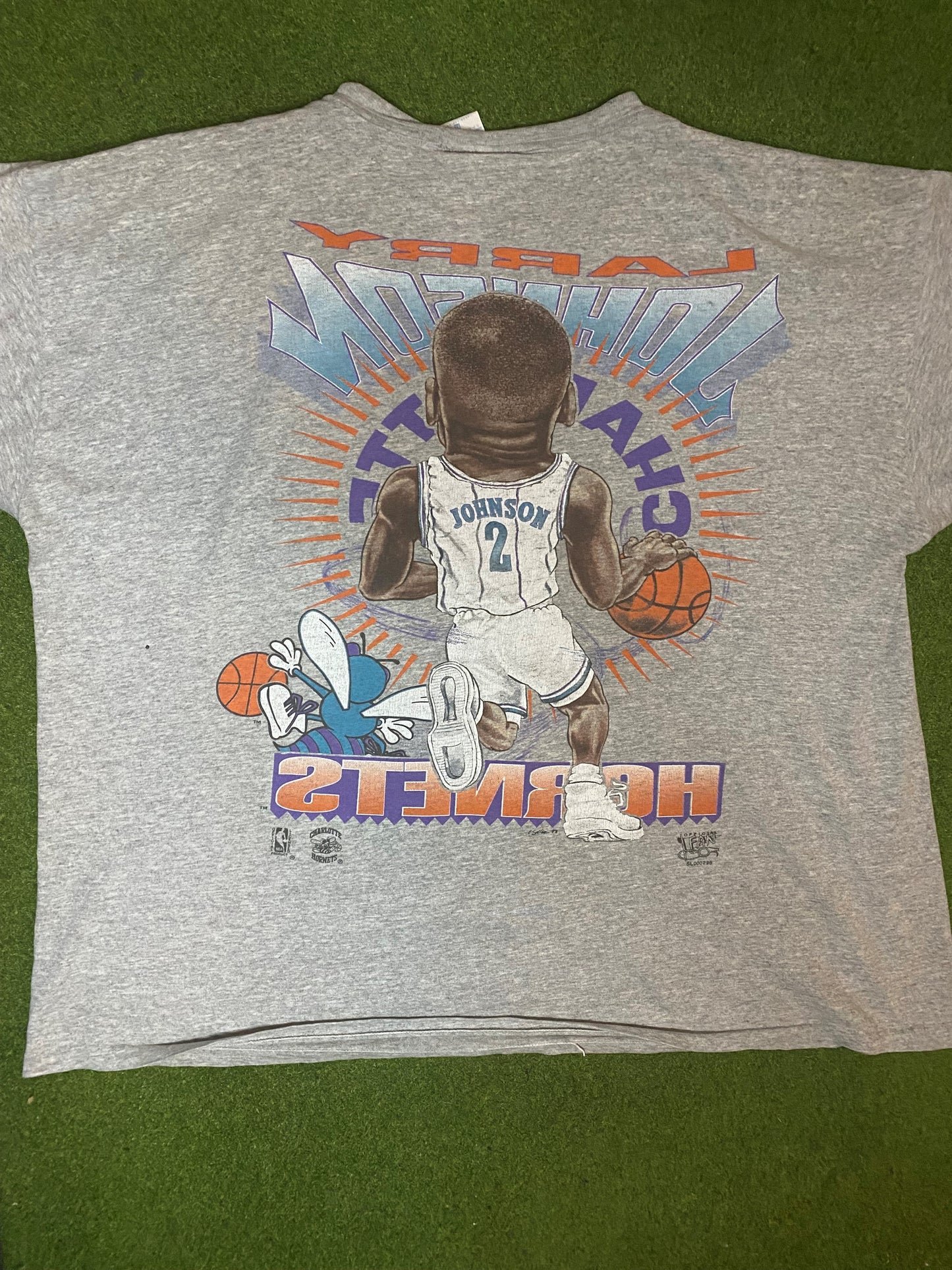 90s Charlotte Hornets - Larry Johnson - Double Sided - Vintage NBA Player T-Shirt (XL) - Gametime Vintage