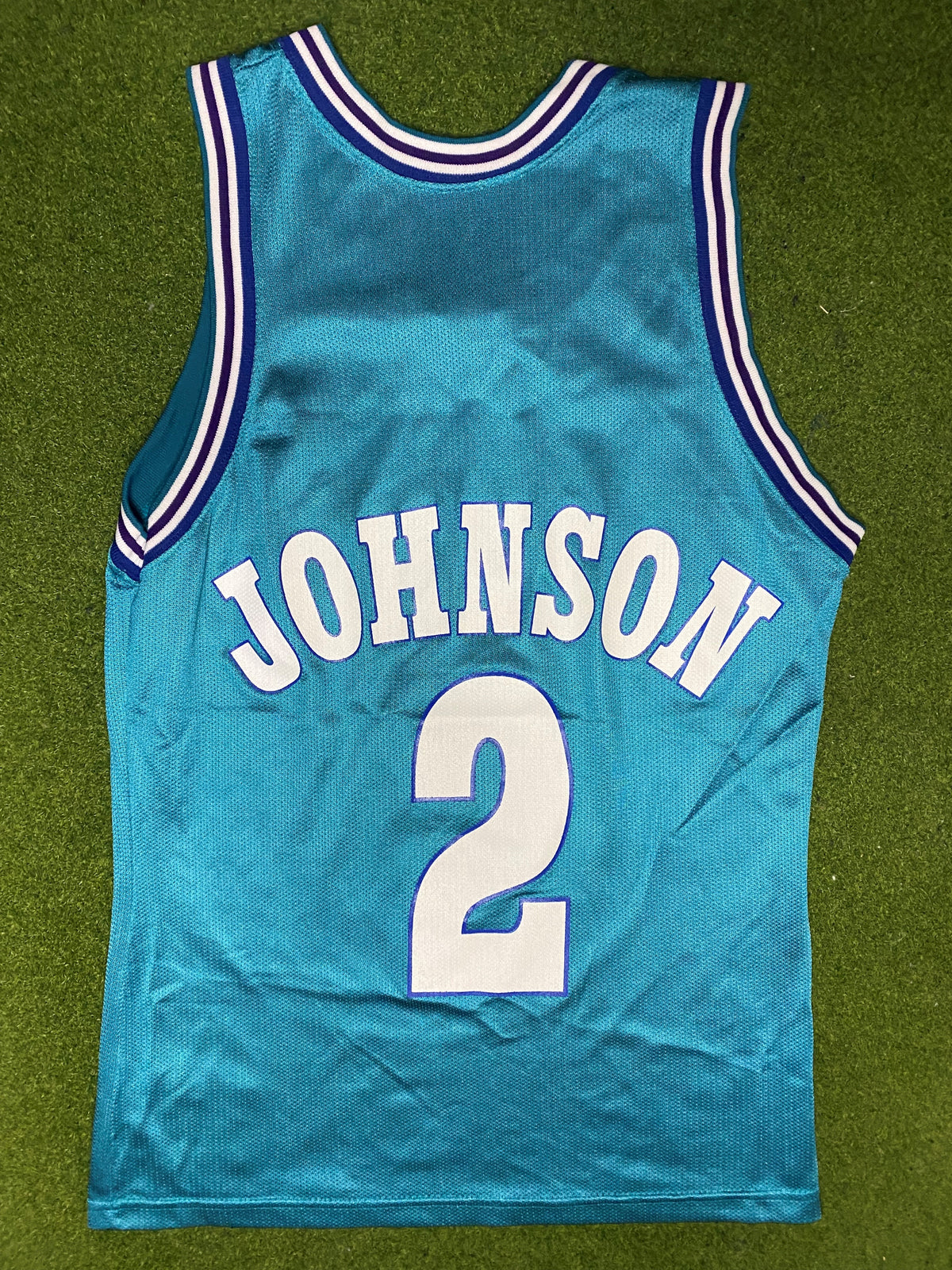 1991-1996 Charlotte Hornets - Larry Johnson #2 - Vintage NBA Jersey (36) - Gametime Vintage