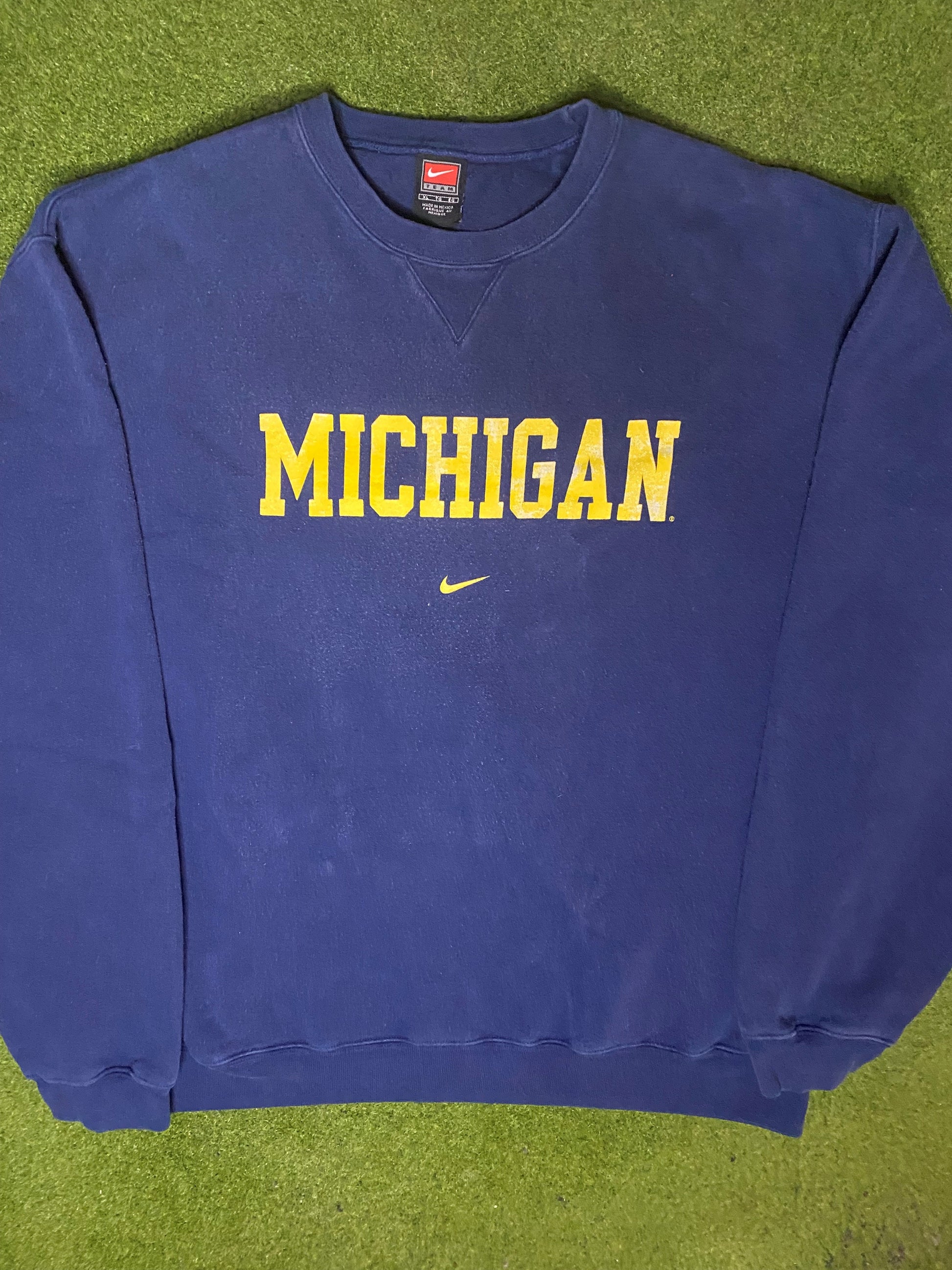 00s Michigan Wolverines - Vintage College Sweatshirt (XL) - Gametime Vintage