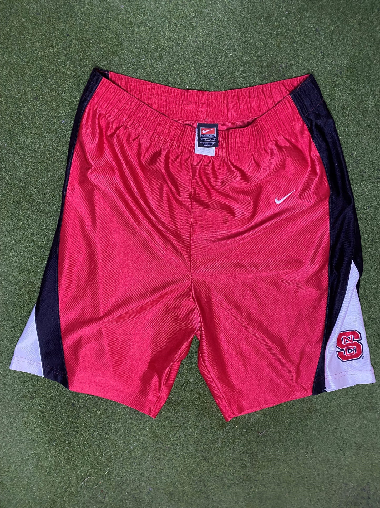 00s NC State Wolfpack - Nike - Vintage College Shorts (Small) 