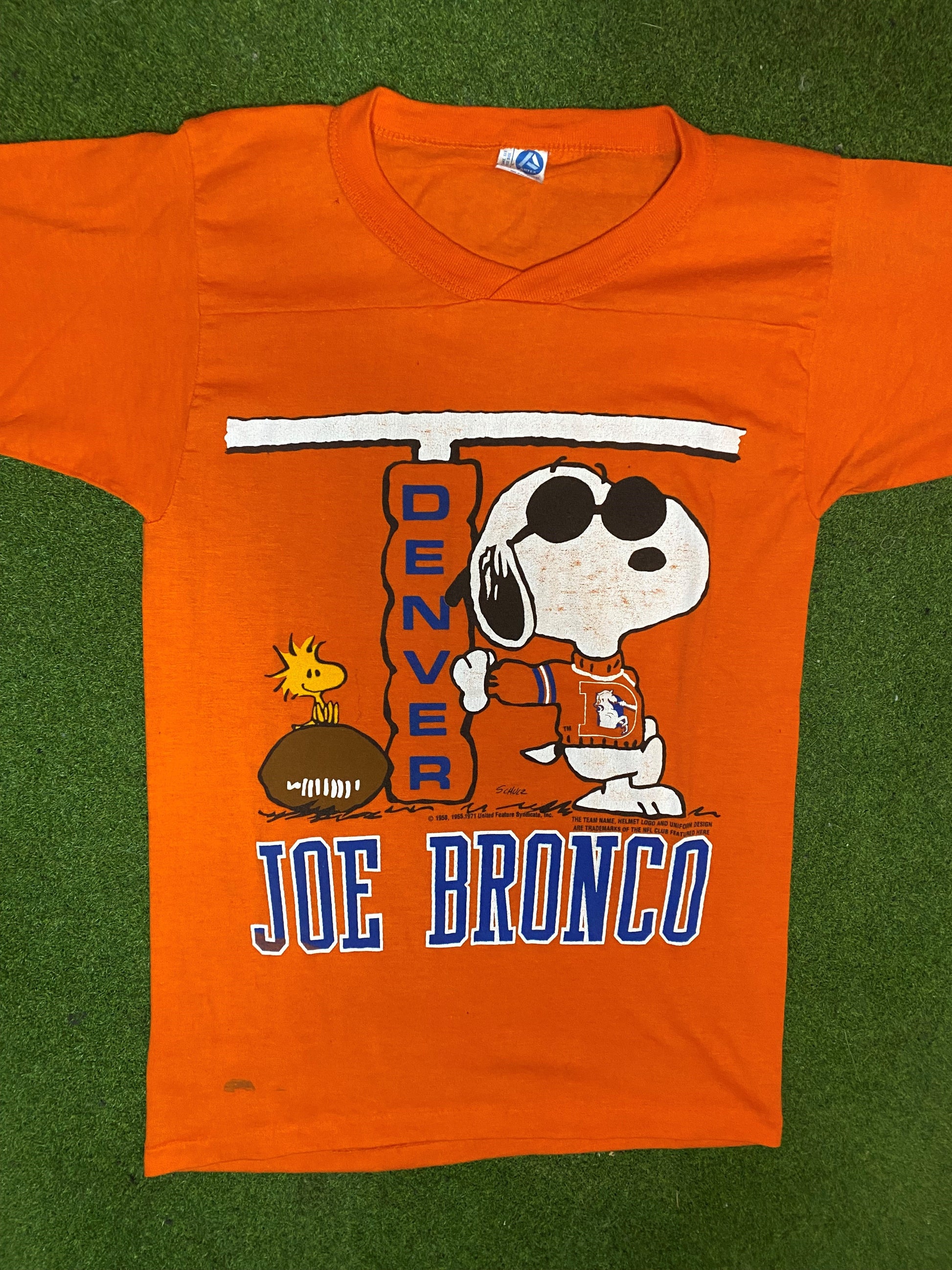 1971 Denver Broncos - Joe Bronco - Snoopy Crossover - Vintage NFL T-Shirt (Small)