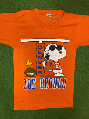 1971 Denver Broncos - Joe Bronco - Snoopy Crossover - Vintage NFL T-Shirt (Small) - Gametime Vintage