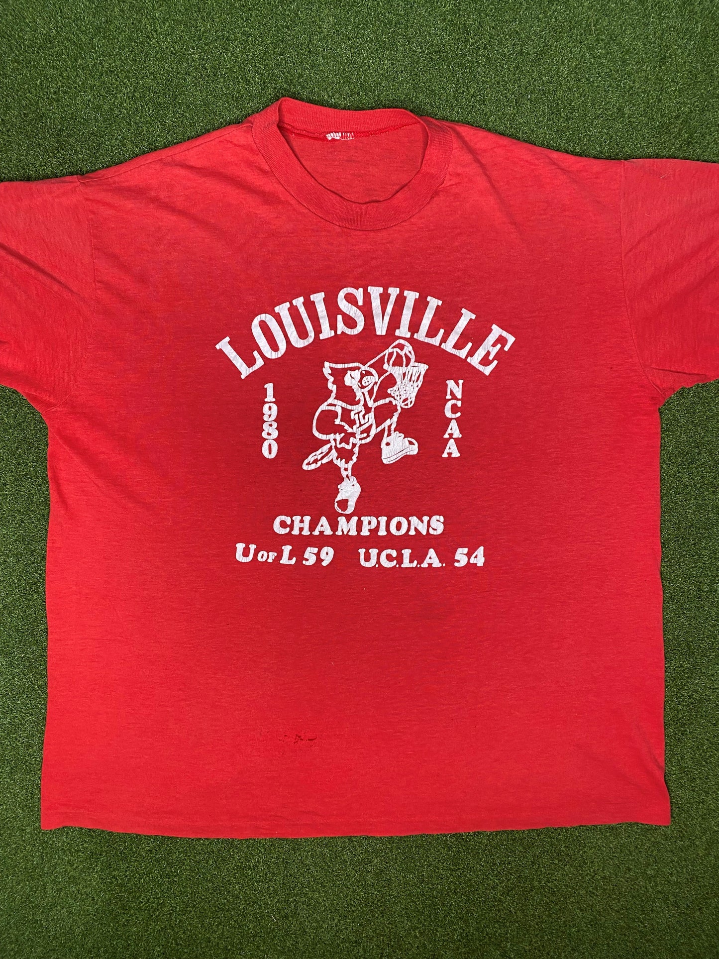 1980 Louisville Cardinals - National Champions - Vintage College T Shirt (Large)