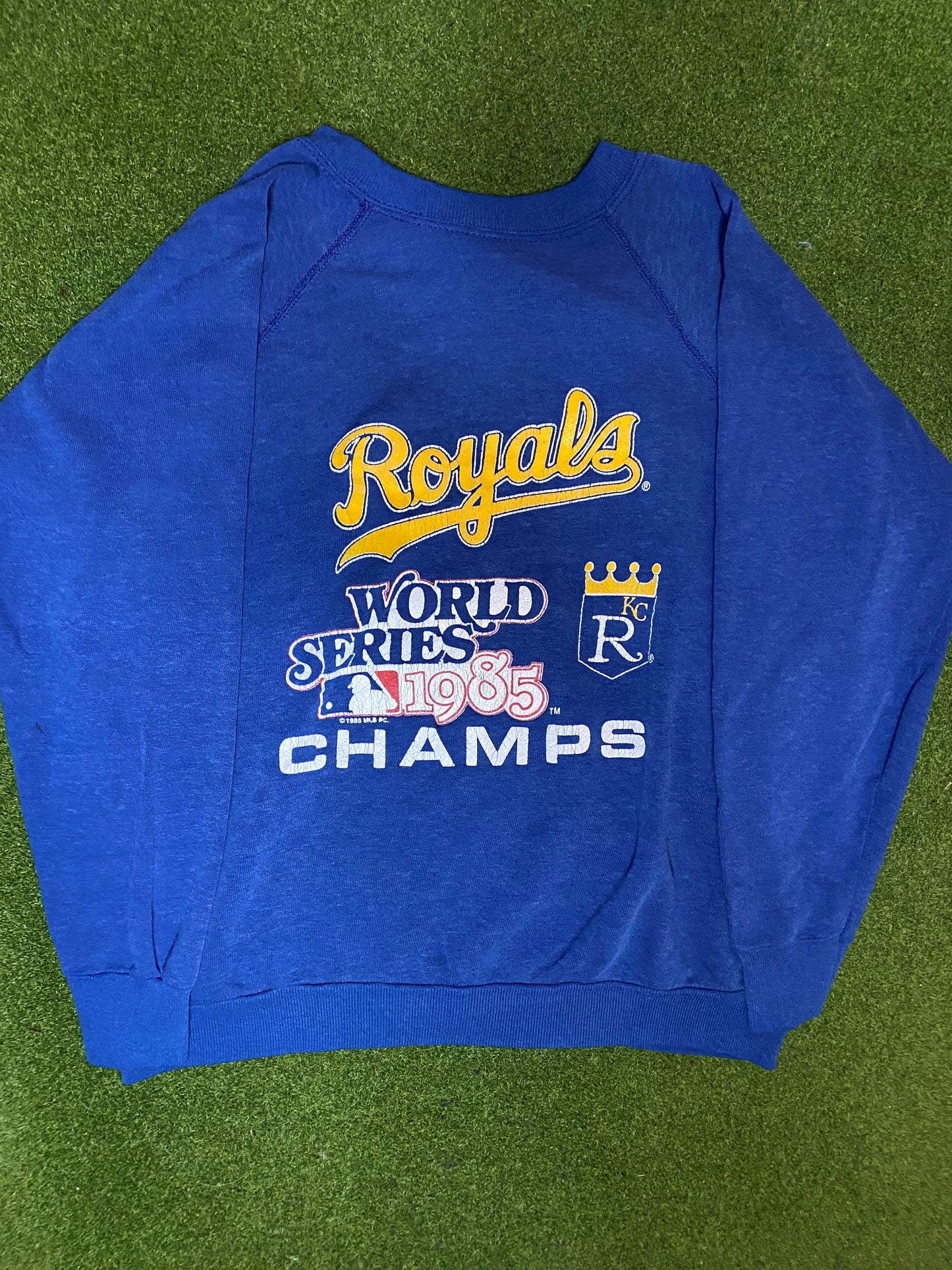 1985 Kansas City Royals - World Series Champs - Vintage MLB Sweatshirt (Large) Gametime Vintage