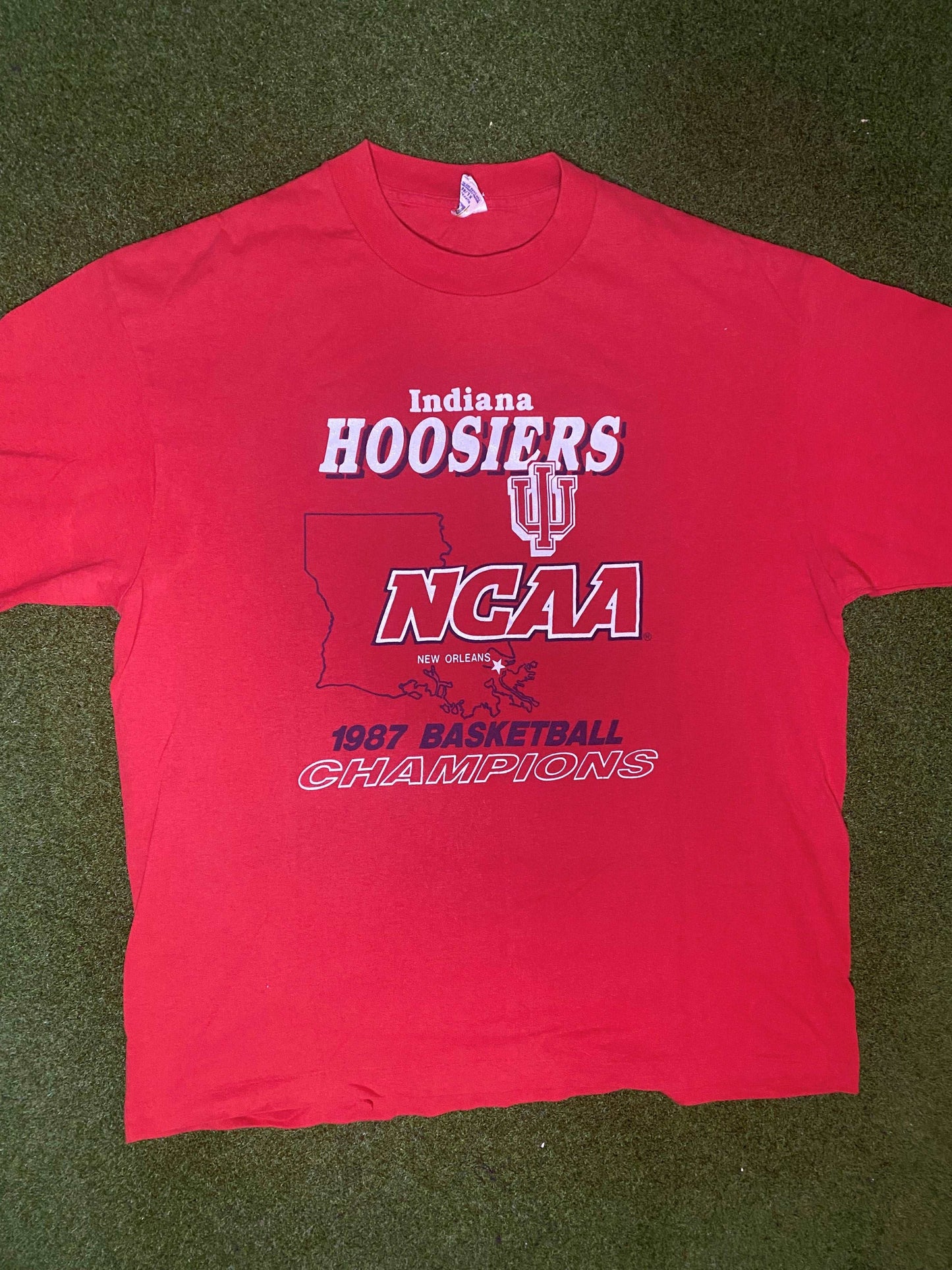 1987 Indiana Hoosiers - National Champions - Vintage College Basketball T-Shirt (XL)