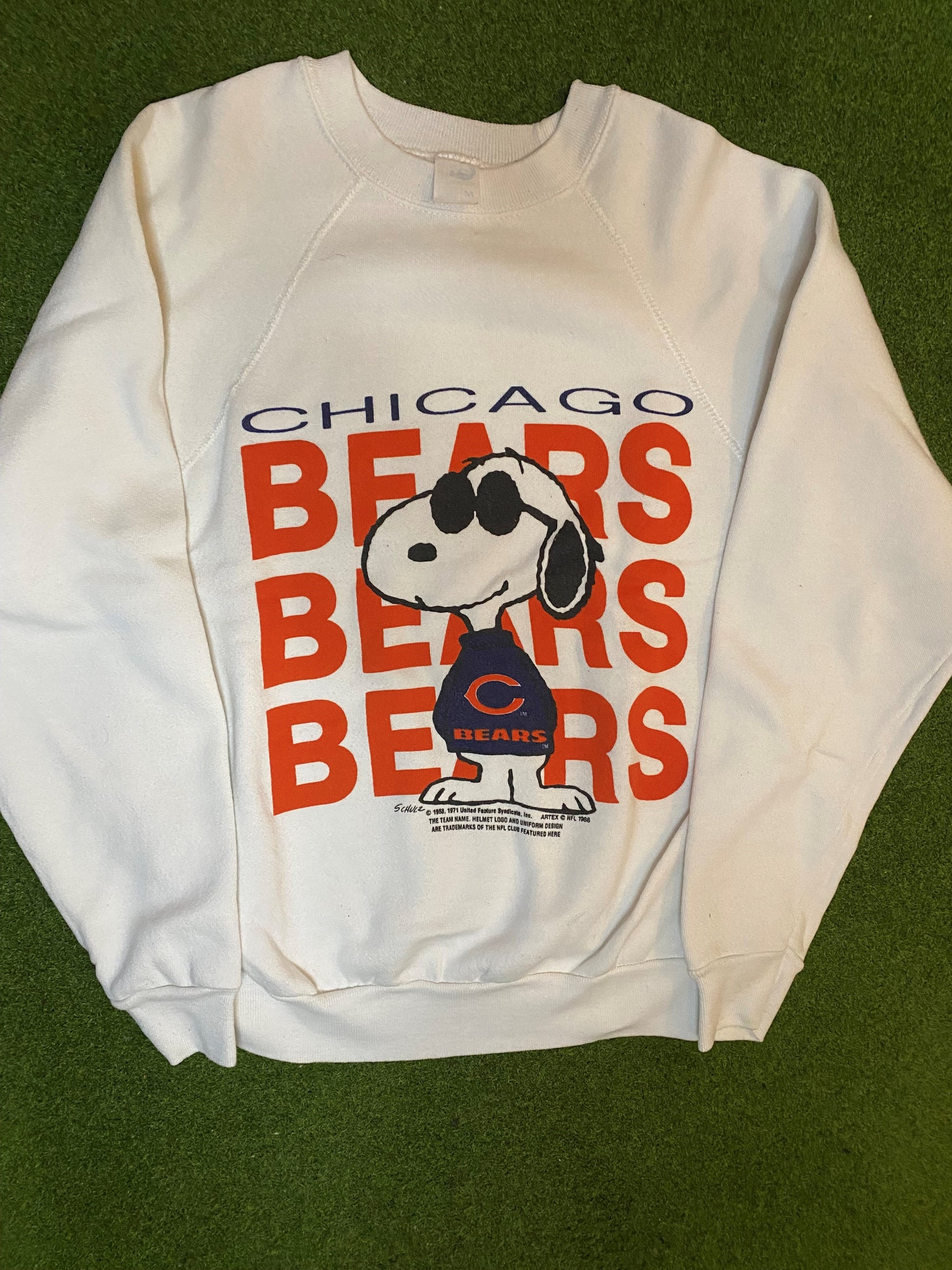 1988 Chicago Bears - Snoopy Crossover - Vintage NFL Sweatshirt (Medium) 