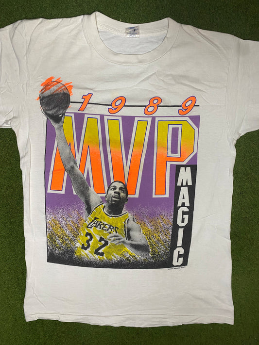 1989 Los Angeles Lakers - Magic Johnson MVP - Vintage NBA Player T-Shirt (Large)