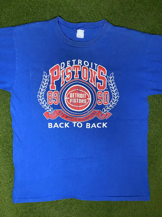 1990 Detroit Pistons - Back to Back World Champions - Vintage NBA T Shirt (Large)