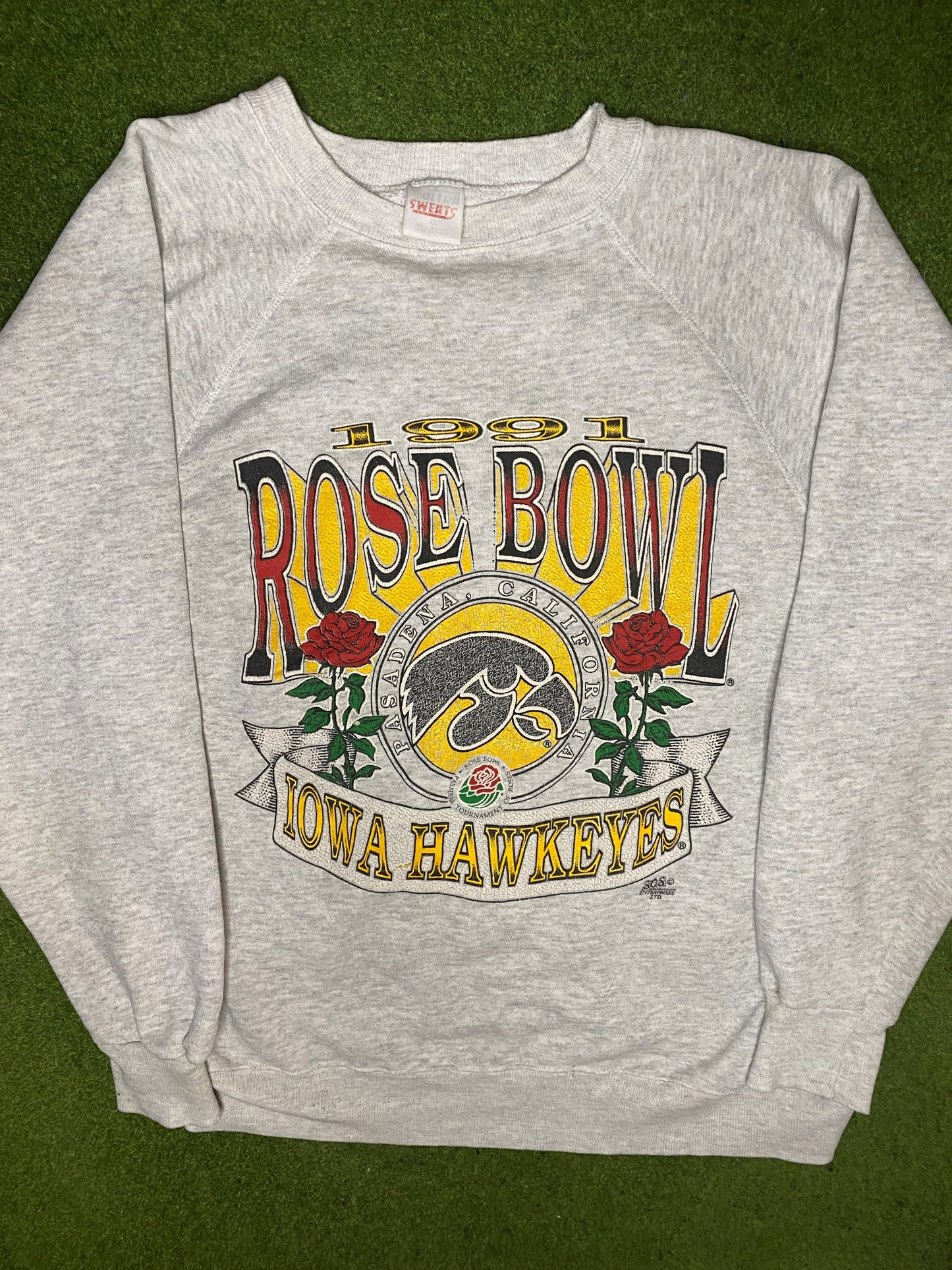 1991 Iowa Hawkeyes - Rose Bowl - Vintage College Sweatshirt (XL) - Gametime Vintage