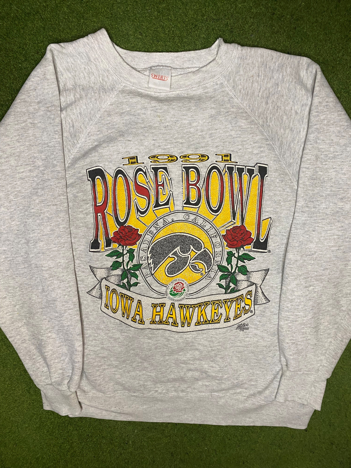 1991 Iowa Hawkeyes - Rose Bowl - Vintage College Sweatshirt (XL) - Gametime Vintage