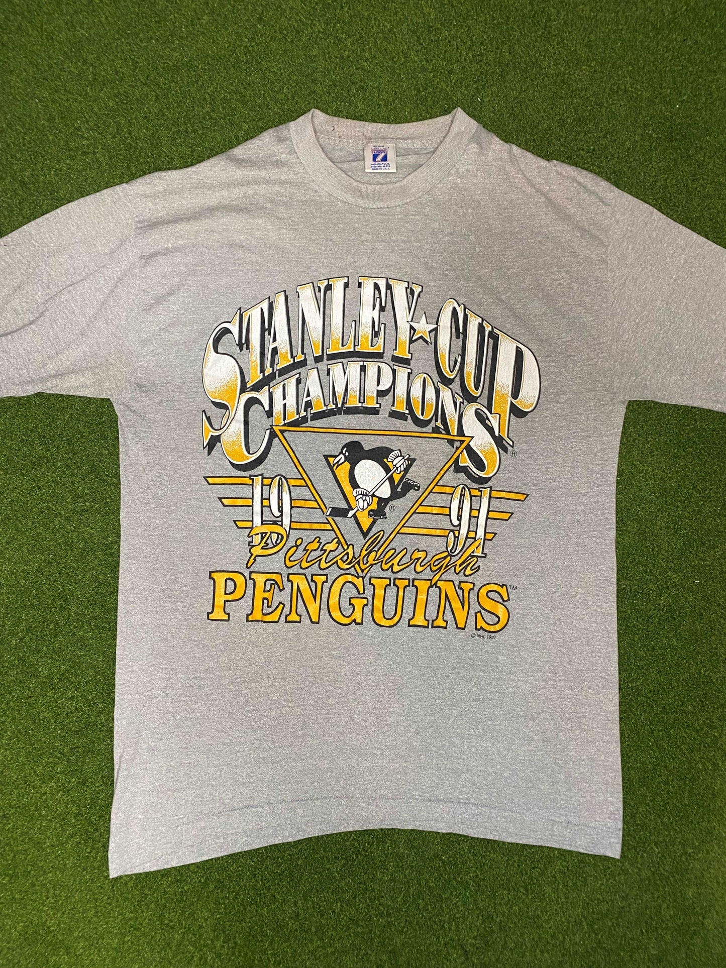 1991 Pittsburgh Penguins - Stanley Cup Champions - Vintage NHL Tee Shirt (Large)