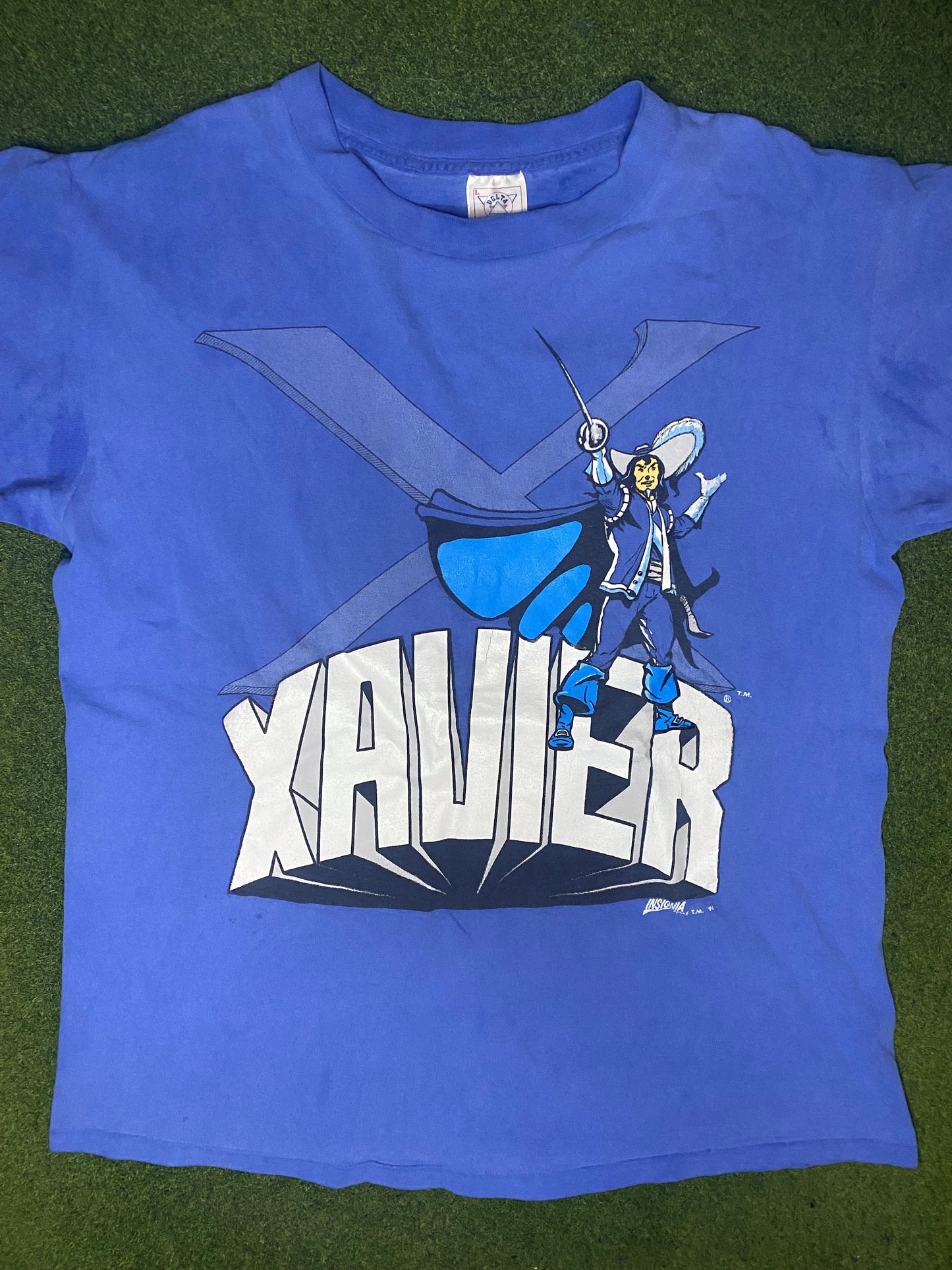 1991 Xavier Musketeers - Vintage College T Shirt (Large) - Gametime Vintage