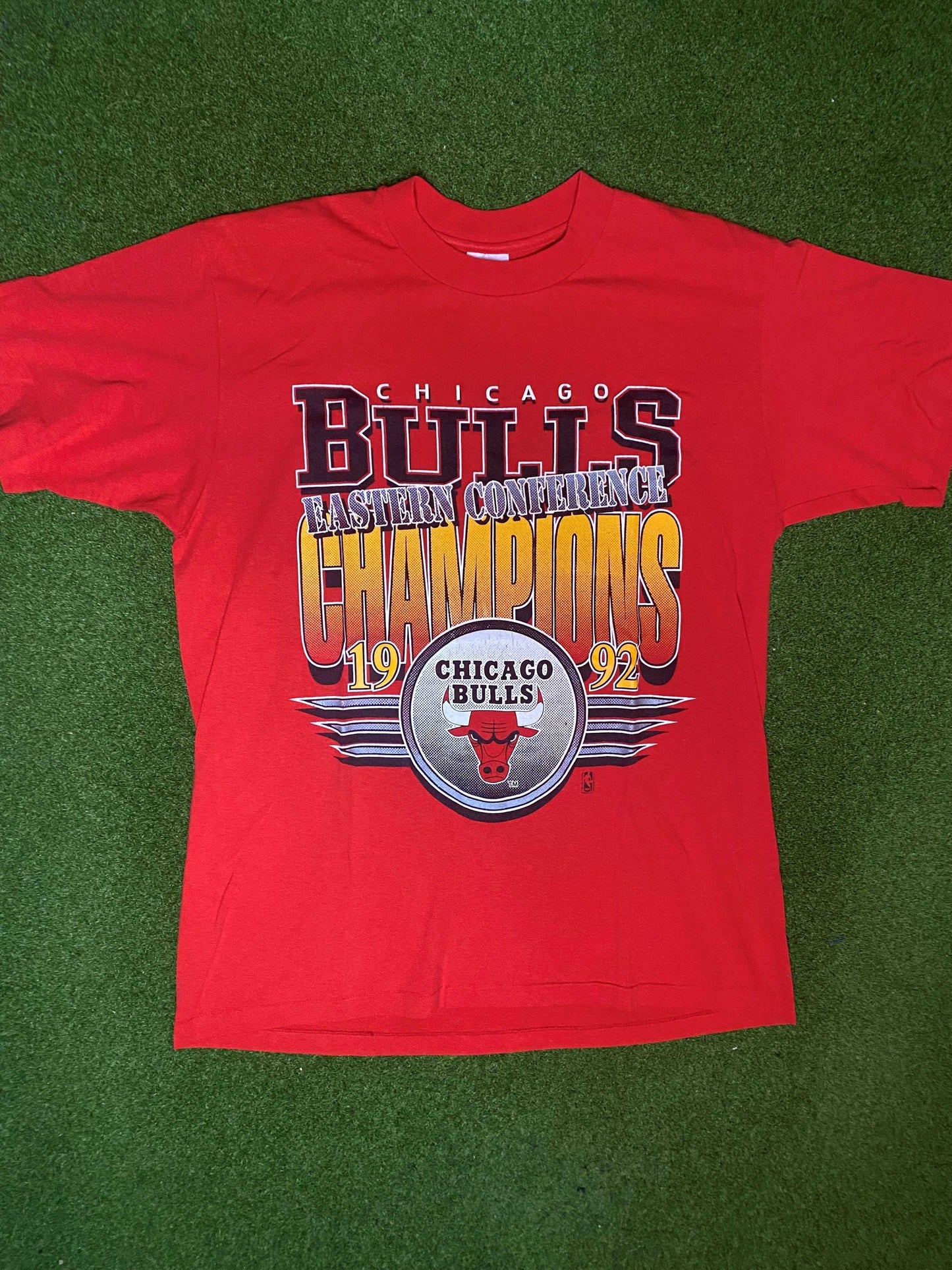 1992 Chicago Bulls - Eastern Conference Champions - Vintage NBA Tee Shirt (Large)