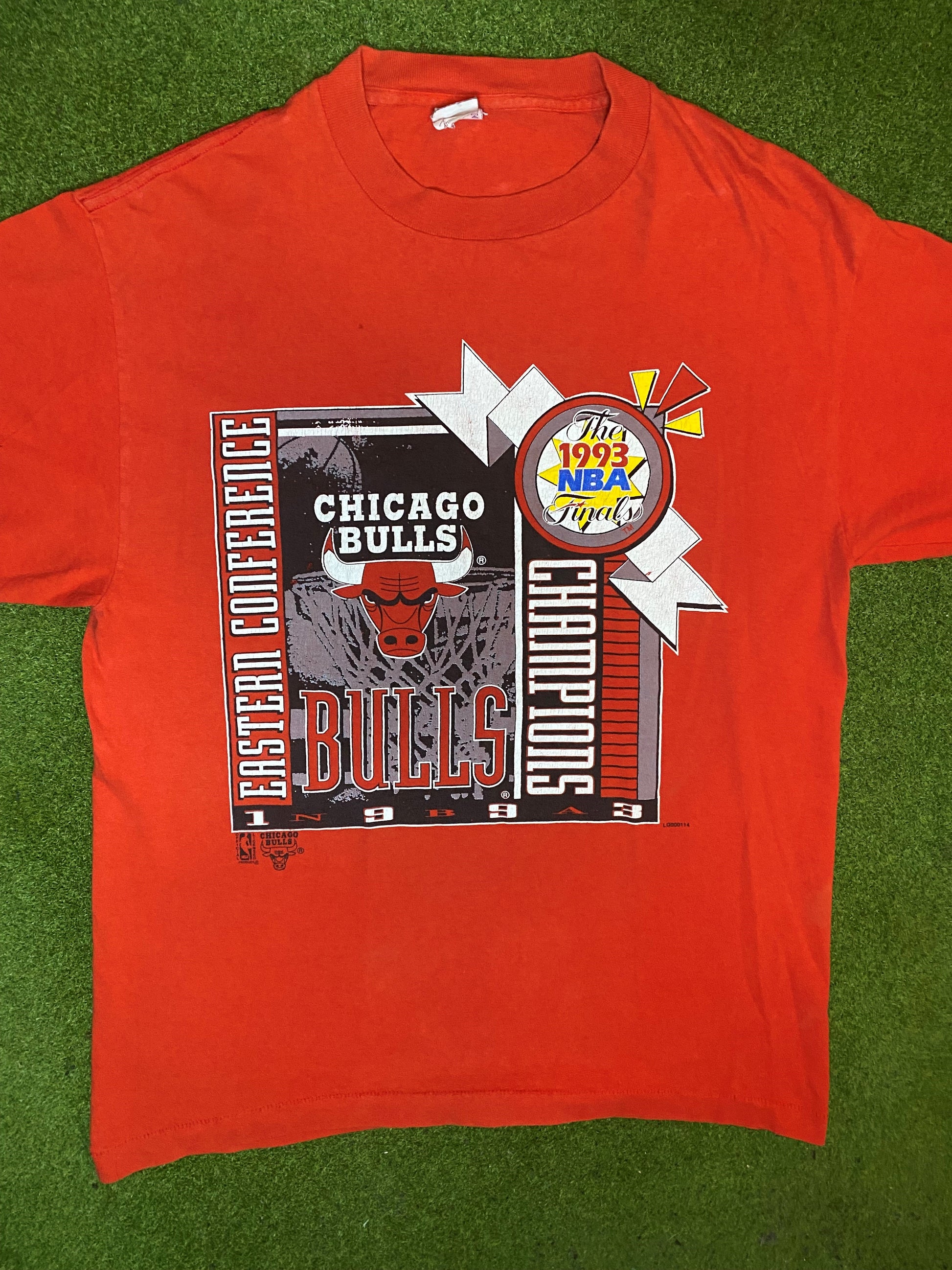 1993 Chicago Bulls - NBA Champions - Vintage NBA T-Shirt (Large) 