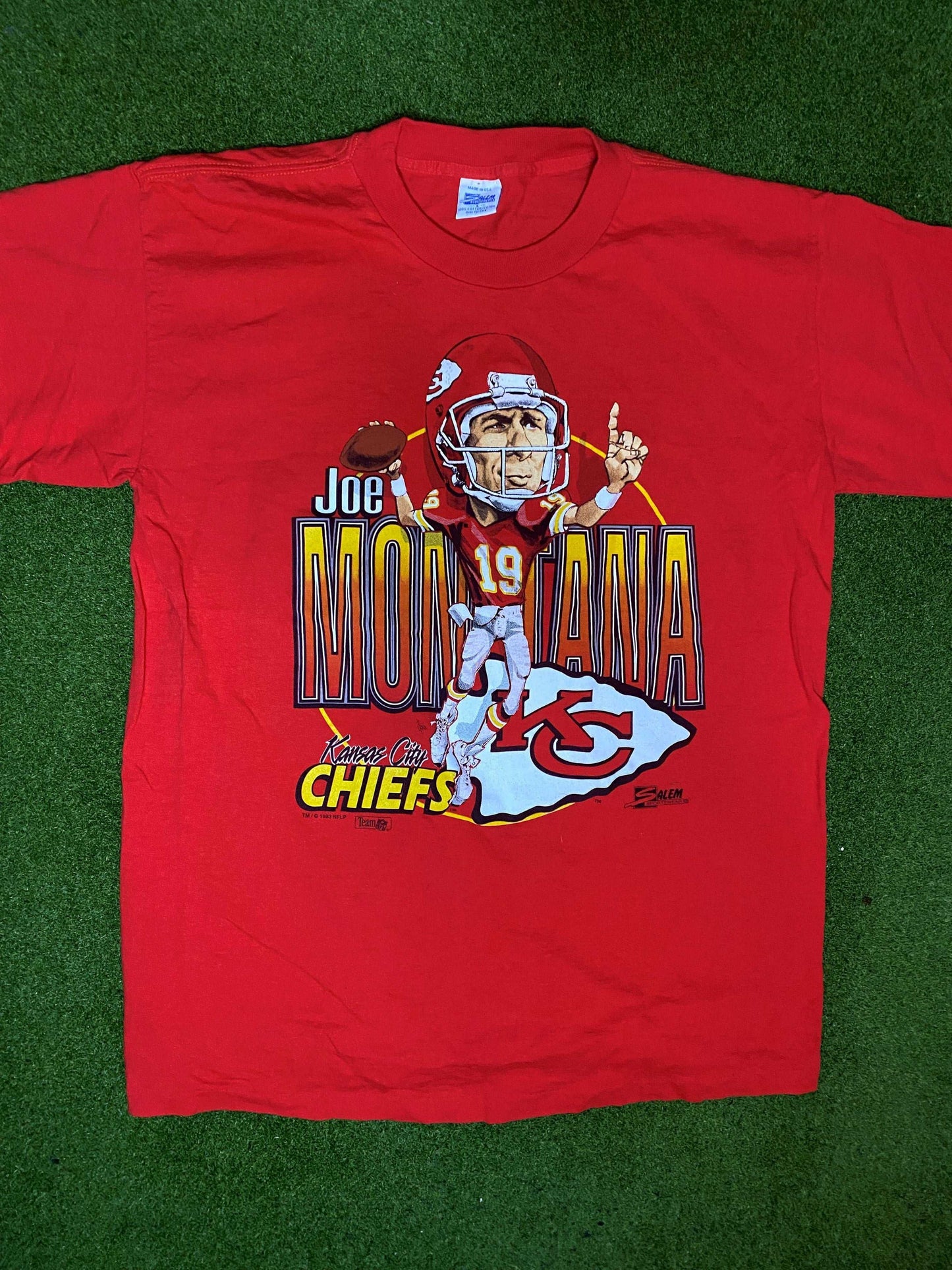 1993 Kansas City Chiefs - Joe Montana Caricature - Vintage NFL Player Tee Shirt (Large) Gametime Vintage